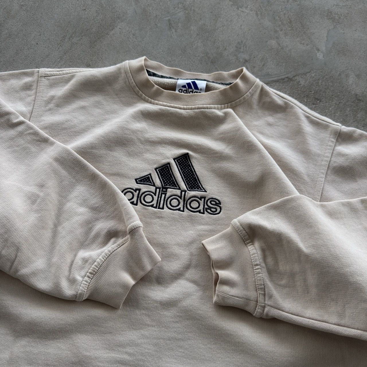Adidas Vintage Adidas Center Logo Sweatshirt Beige Cream Pullover Size US XL / EU 56 / 4 - 4 Thumbnail