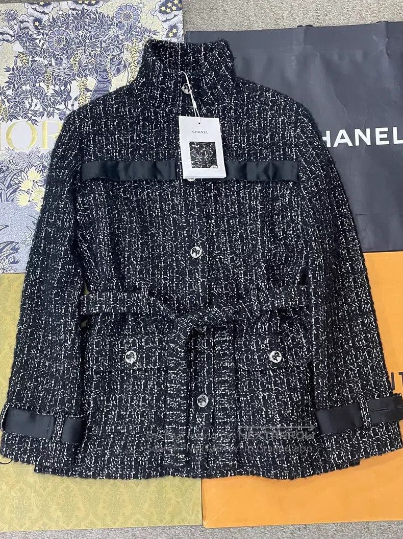 Chanel Chanel 25K black and white colour block stand-up collar be Size XS / US 0-2 / IT 36-38 - 1 Thumbnail