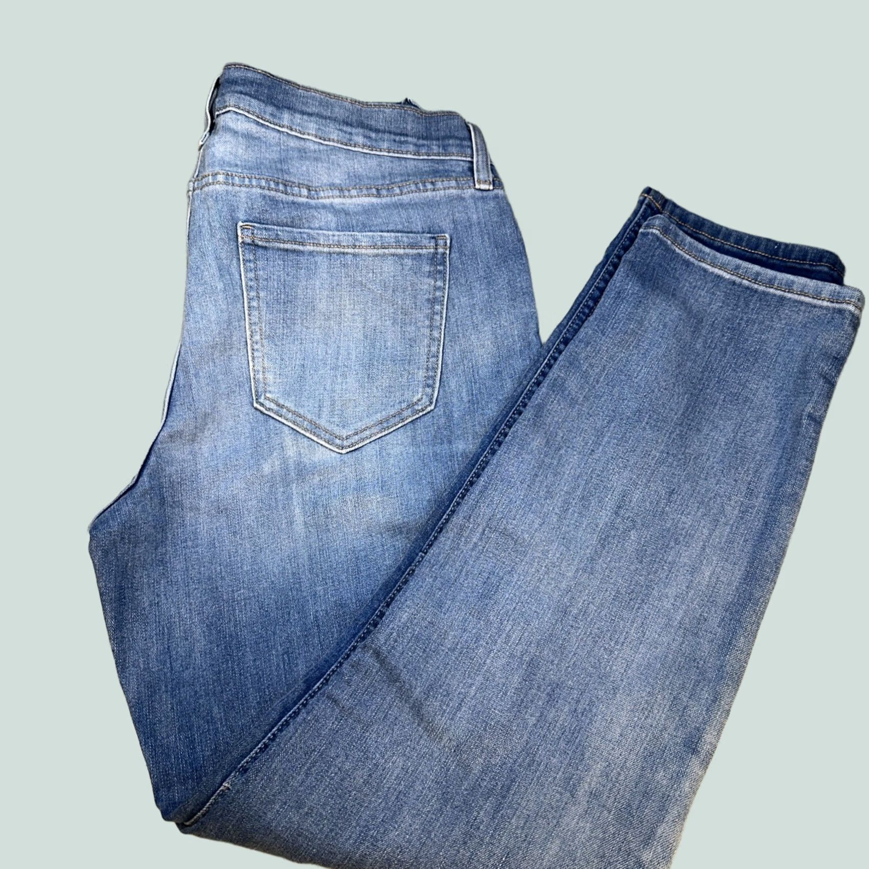 Old Navy Old Navy Women’s Boyfriend Skinny Jeans Size 10 Light Wash Stretch Denim Jeans Blue Regular Women’s 10 Light Wash Stretch Denim Boyfriend Skinny Size 32" / US 10 / IT 46 - 1 Thumbnail