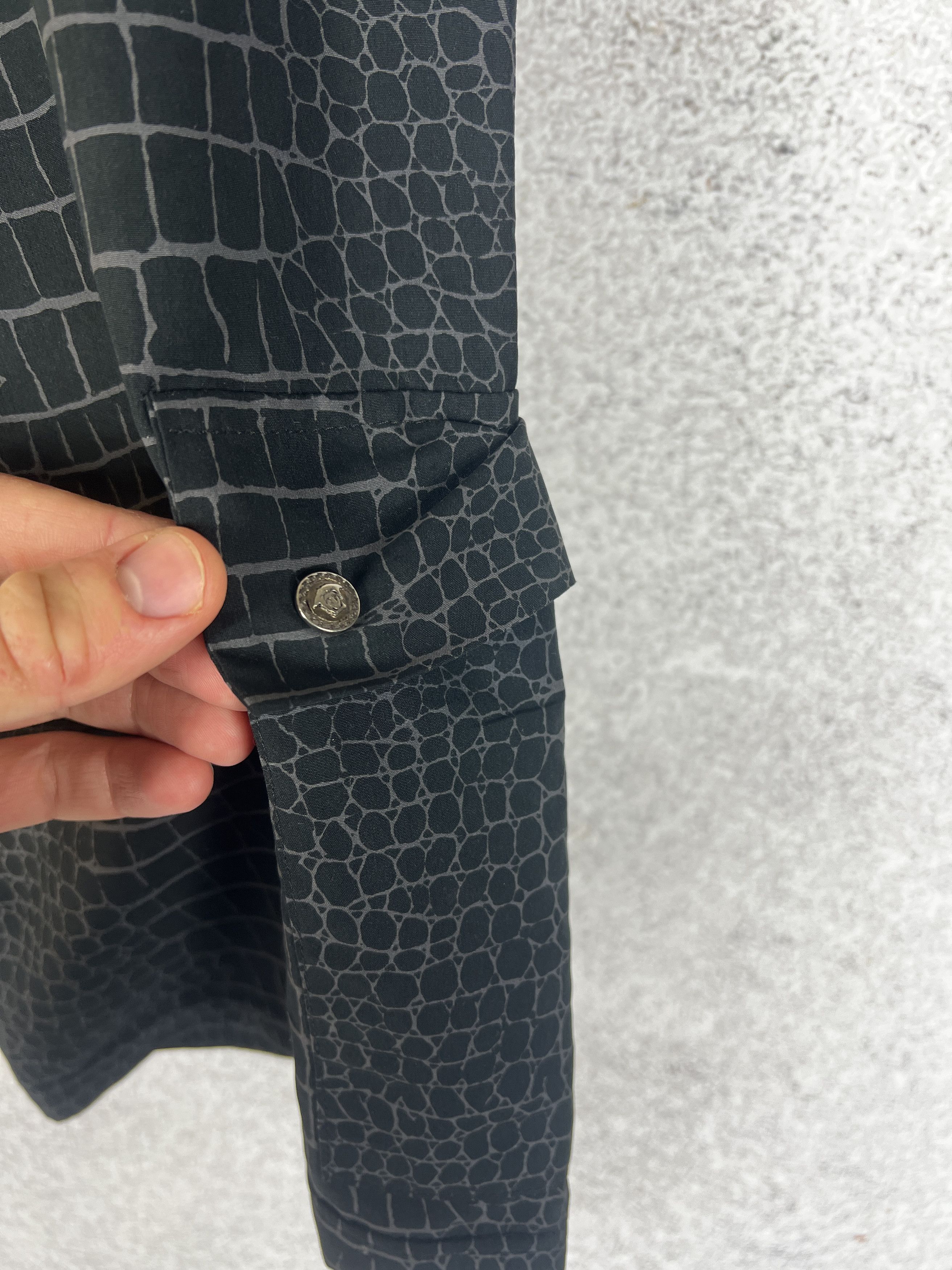 Versace Vinatge Versace Versus Crocodile Skin Swimming Shorts Size US 30 / EU 46 - 10 Thumbnail