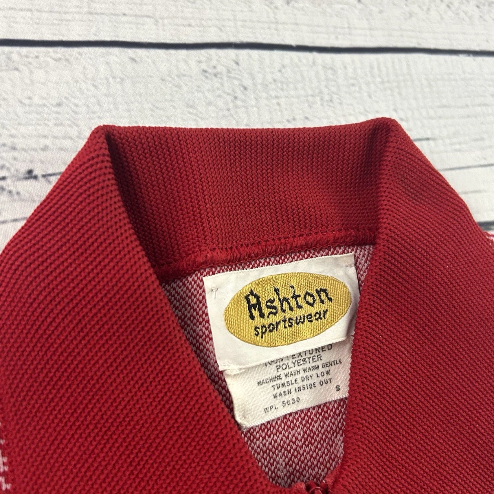 Vintage VINTAGE Ashton Sportswear Textured Short Sleeve 1/4 Zip Shirt Men's Small Red Size US S / EU 44-46 / 1 - 4 Thumbnail