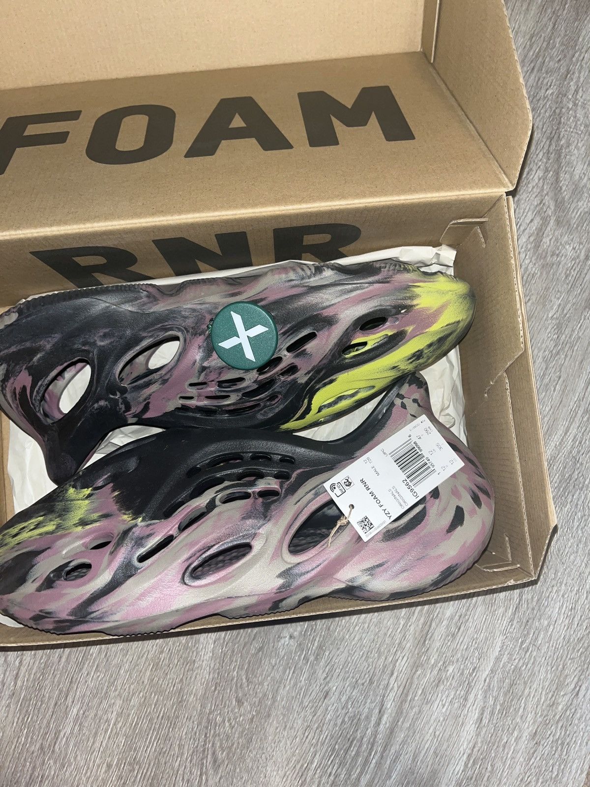 Yeezy Foam runner mx carbon size 12 new with tag Size US 12 / EU 45 - 12 Thumbnail