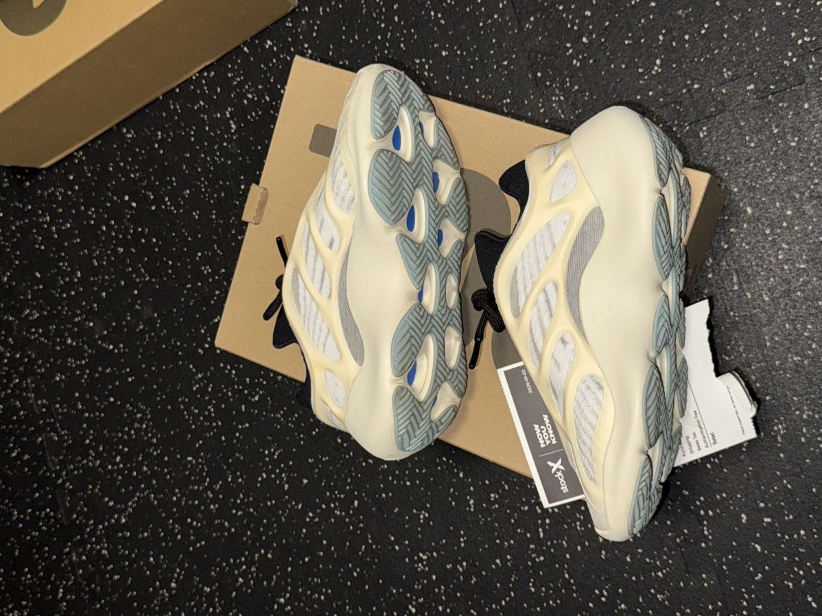 Adidas × Yeezy Adidas Yeezy 700 V3 Azael sz 5.5Y Size US 5.5 / EU 38 - 6 Thumbnail