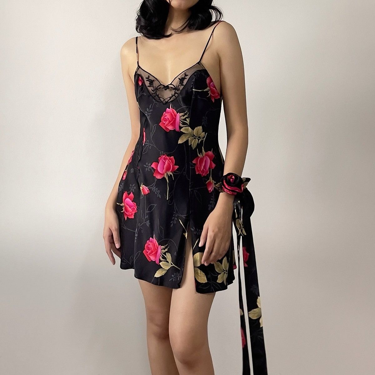 Victoria's Secret Victoria’s Secret 1990s Black Floral Silk Slip Dress (XS) Size XS / US 0-2 / IT 36-38 - 3 Thumbnail