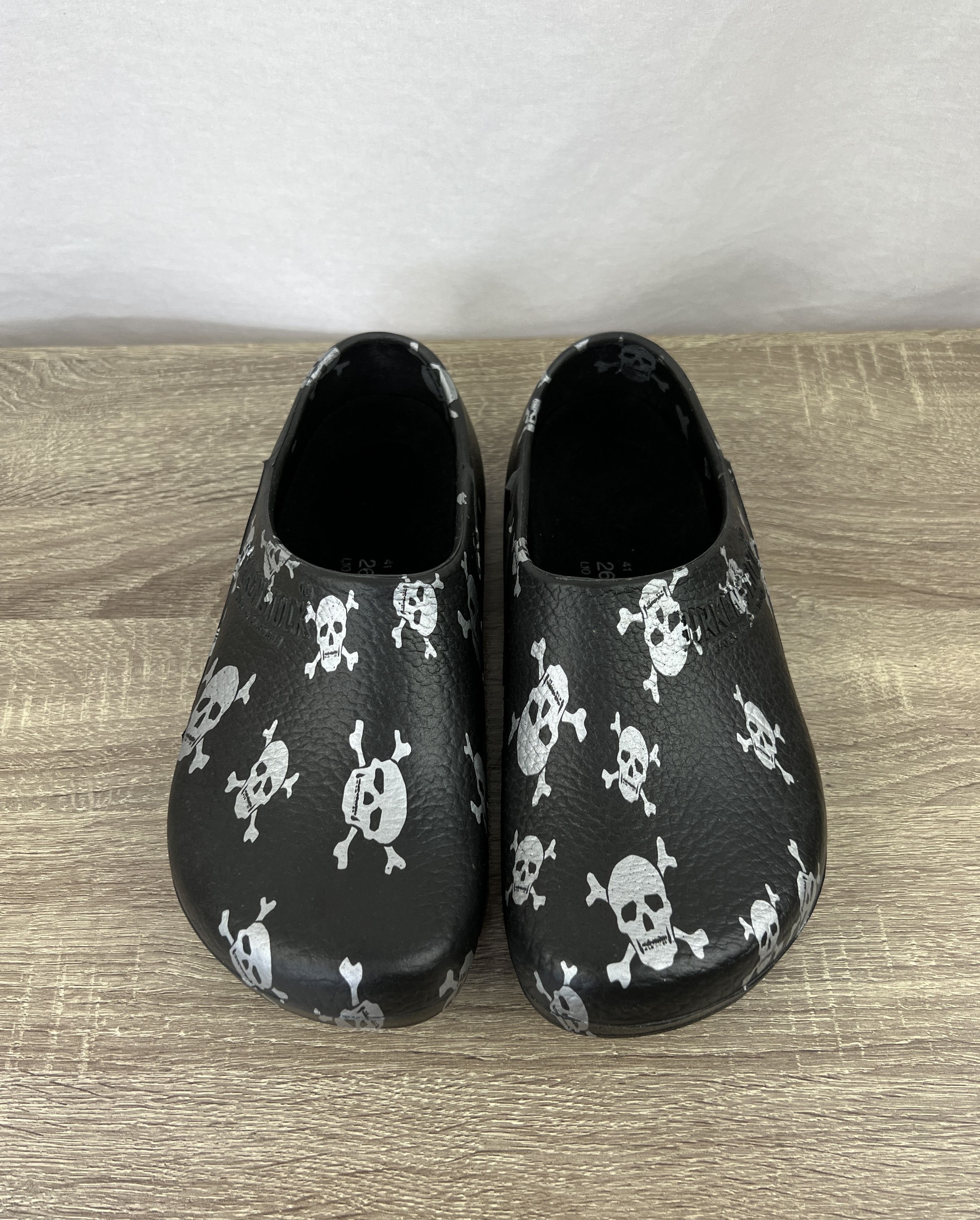 Birkenstock skull best sale