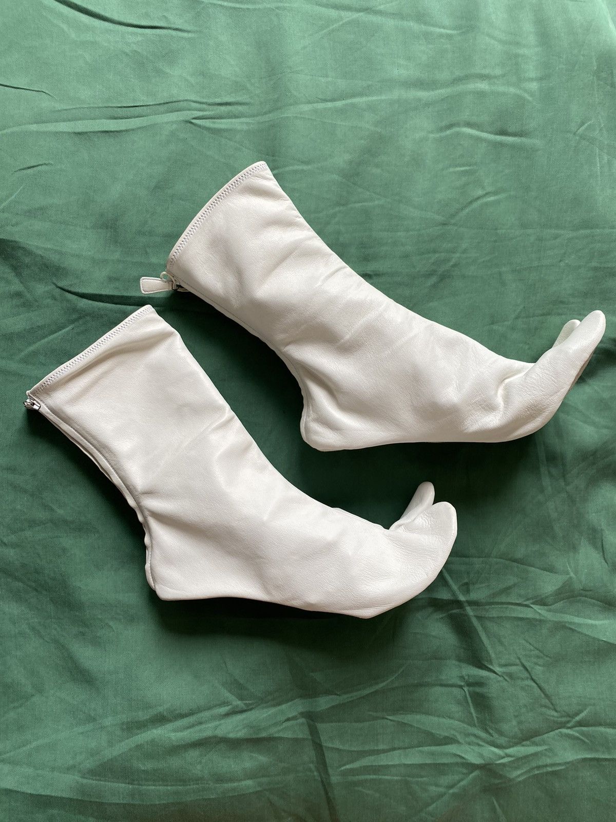 Prada Prada Runway Tabi Socks (IT0109) Size US 7 / IT 37 - 7 Thumbnail