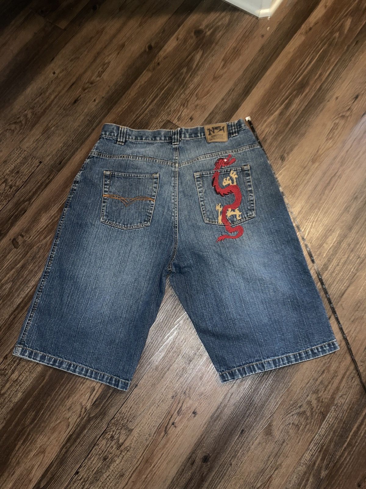 Japanese Brand DRAGON EMBROIDERY JEAN SHORTS Size US 36 / EU 52 - 2 Thumbnail