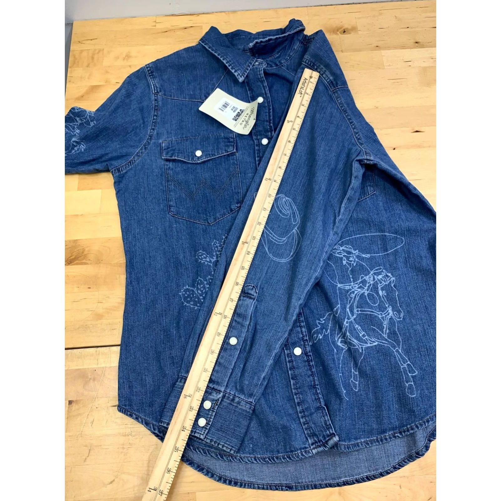 Wrangler NWT Wrangler Western Top Women M Blue Long Sleeve Pearl Snap Cowgirl Button Cotton NWT Retro Pearl Snap Cowboy Top Women M Blue Western 13056 Size M / US 6-8 / IT 42-44 - 5 Thumbnail