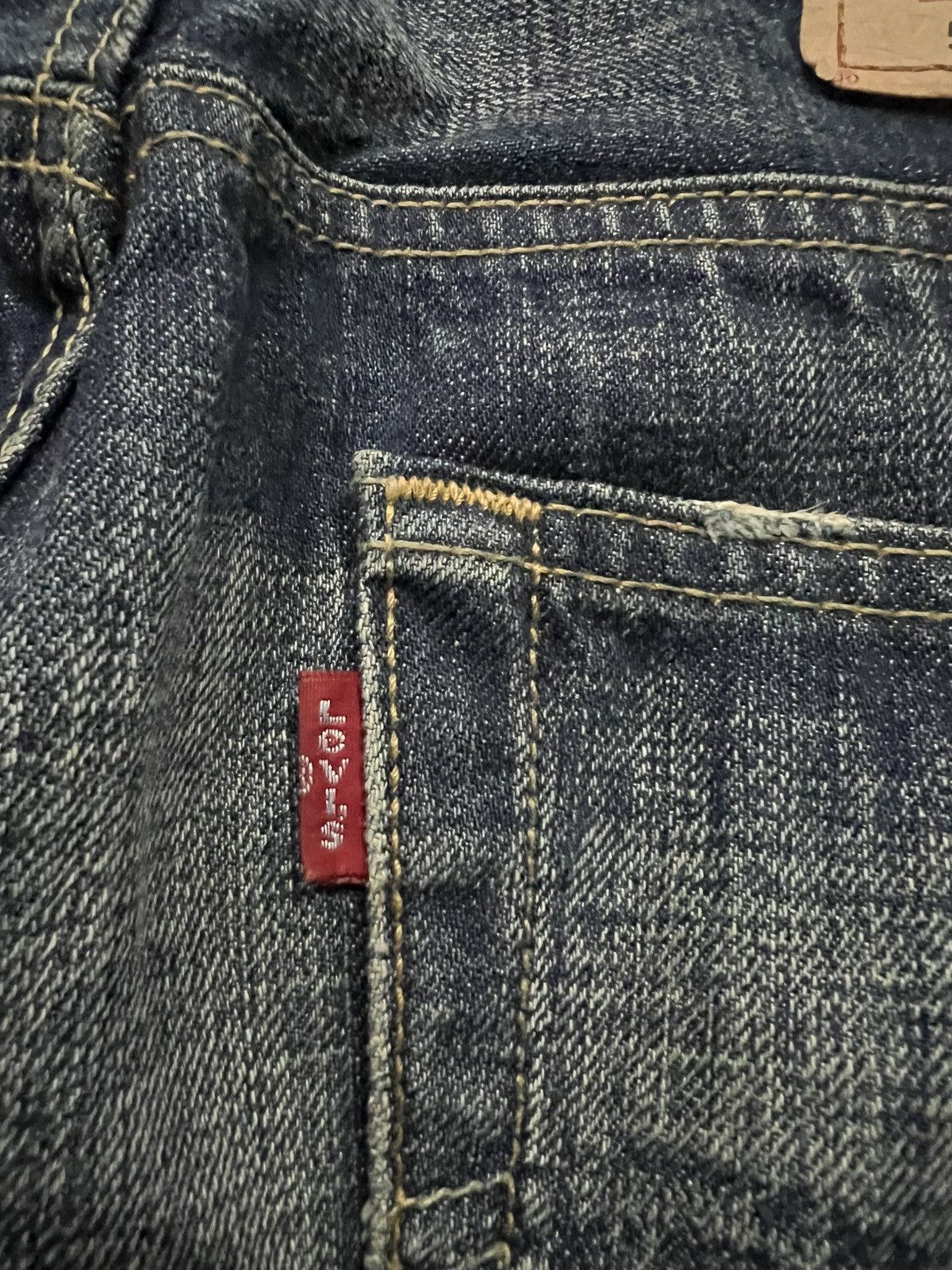 Levi's × Levi's Vintage Clothing VINTAGE 90’s STYLE LEVIS 501 BUTTON FLY DISTRESS JEANS Size US 31 - 18 Thumbnail