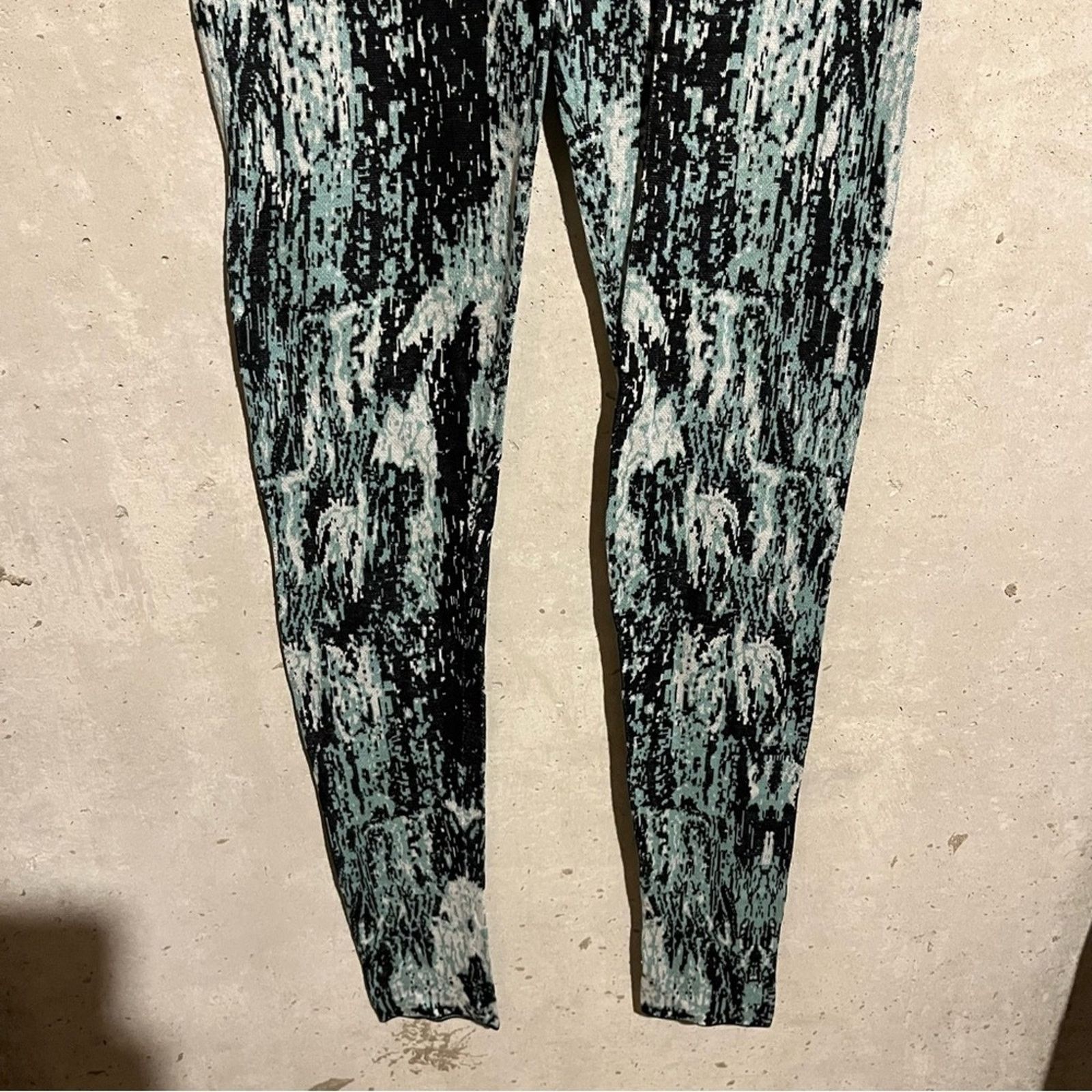 Bcbgmaxazria BCBG MAX AZRIA Aqua Combo Knit Leggings Size S Size 26" / US 2 / IT 38 - 5 Thumbnail