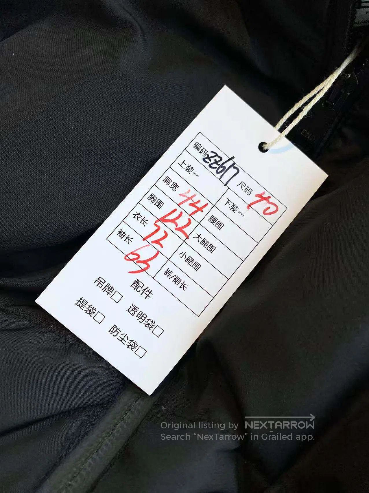 Fendi Fendi Letter Logo sleeve badge black down jacket| Size XS / US 0-2 / IT 36-38 - 8 Thumbnail
