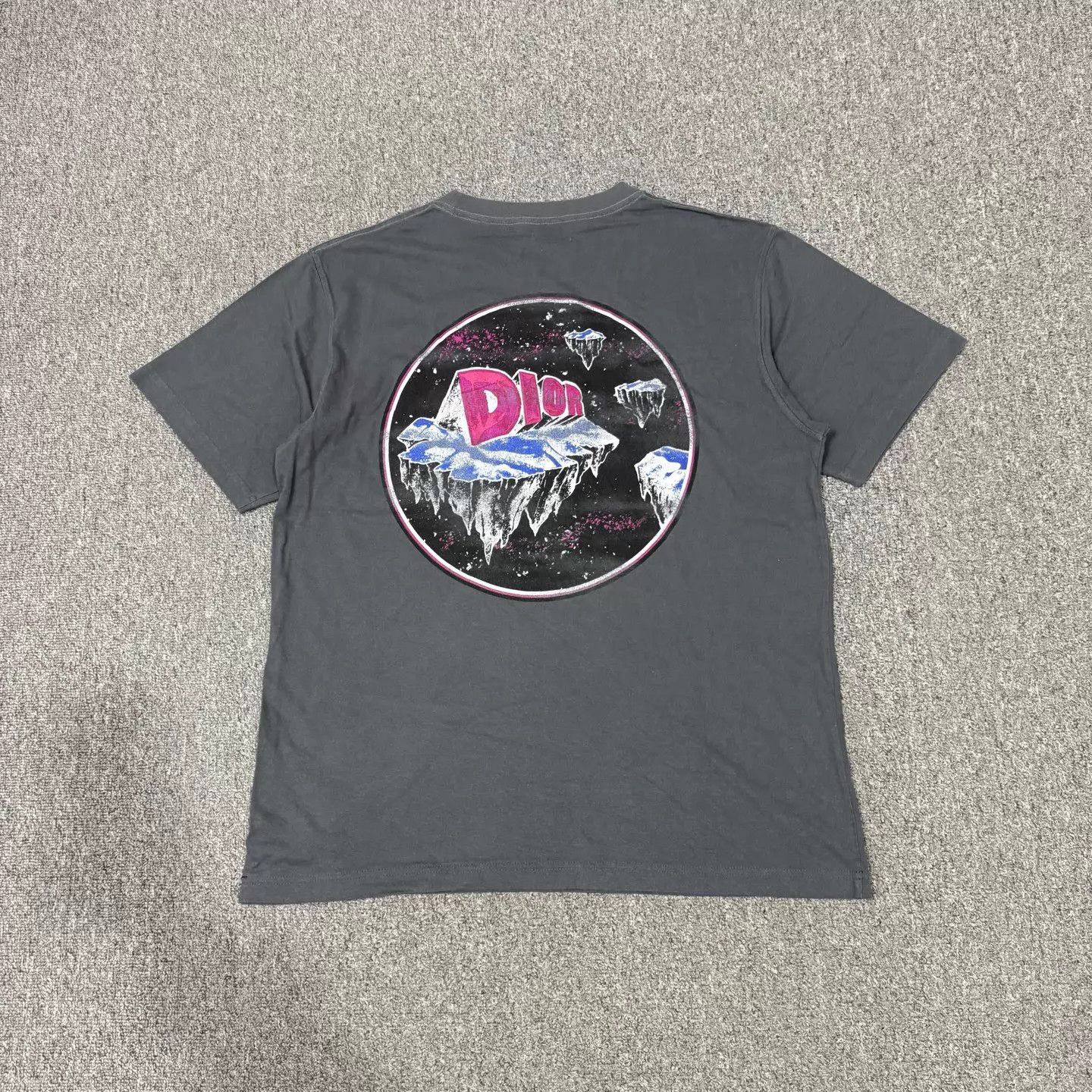 Dior Dior gray letter graffiti print short tee L mint Size US L / EU 52-54 / 3 - 2 Thumbnail
