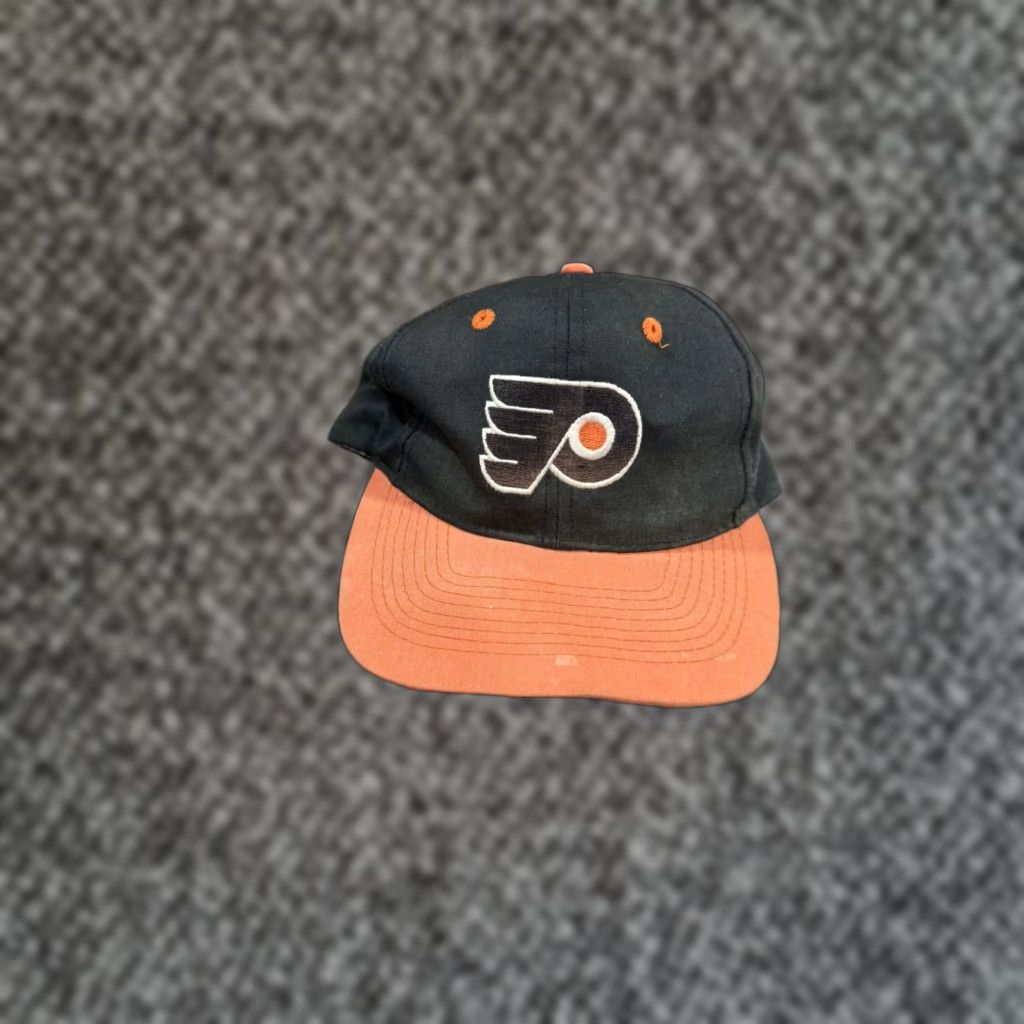 Logo 7 VINTAGE Philadelphia Flyers Logo 7 SnapBack Hat Cap NHL Hockey Sports Twill Men One Size Black Cap 90s Sports Adjustable Stains Fade Size ONE SIZE - 1 Thumbnail