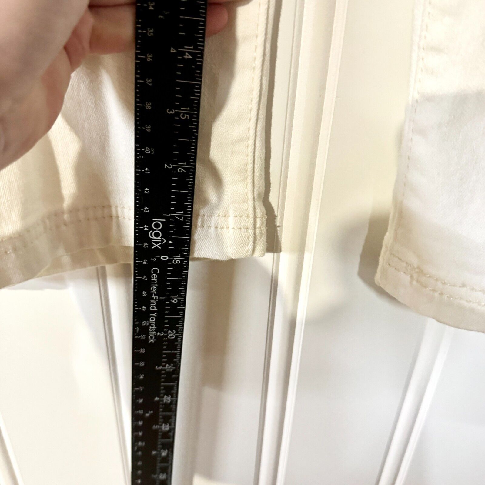 Levi's Levis Capris Size 12 Ivory Cotton Button Front Mid Rise Size 34" / US 12 / IT 48 - 2 Thumbnail