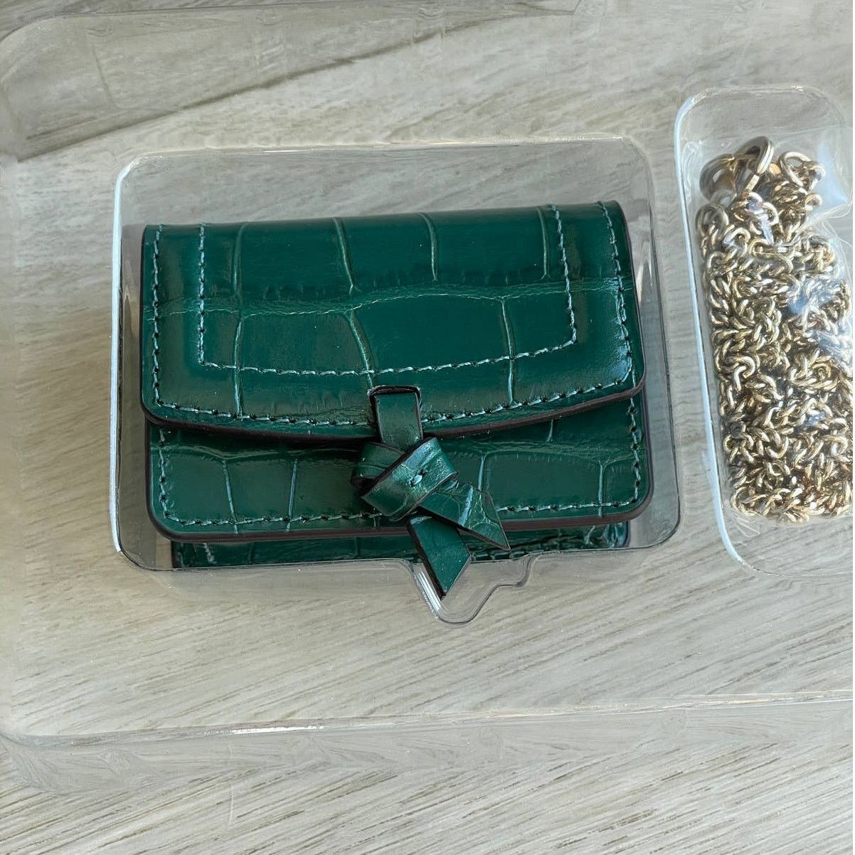 Kate Spade Kate Spade knott croc embossed leather airpods pro case Size ONE SIZE - 2 Thumbnail