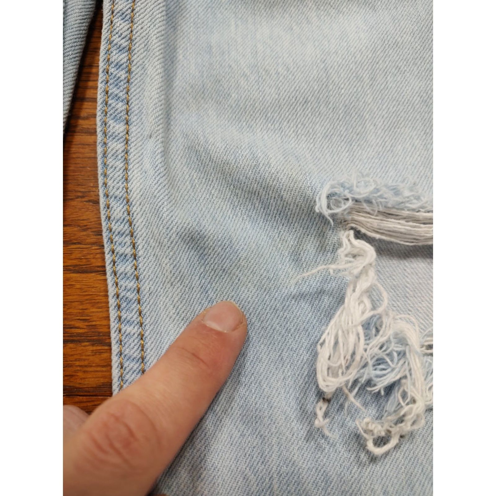 Denime Levis Jeans SilverTab 94 Baggy Blue Denim Light Distressed Womens 28 X 31 Inseam Size 28" / US 6 / IT 42 - 4 Thumbnail