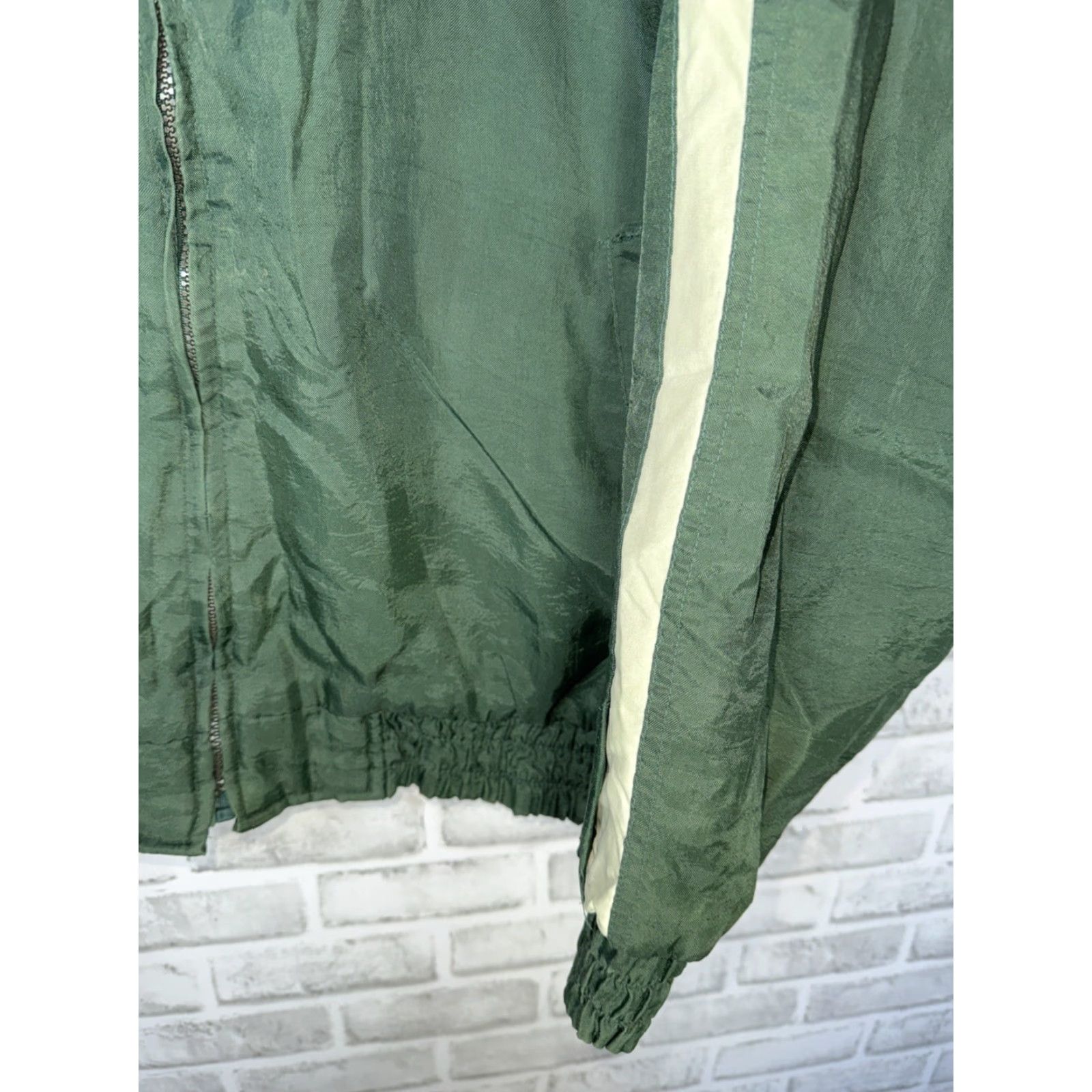 Logo Athletic VINTAGE Logo Athletic Jacket Windbreaker Green Puffer Style L Men’s Regular Size 1990s Athletic Logo Mens L Green Zip Pocket Wearable Now Size US L / EU 52-54 / 3 - 5 Thumbnail