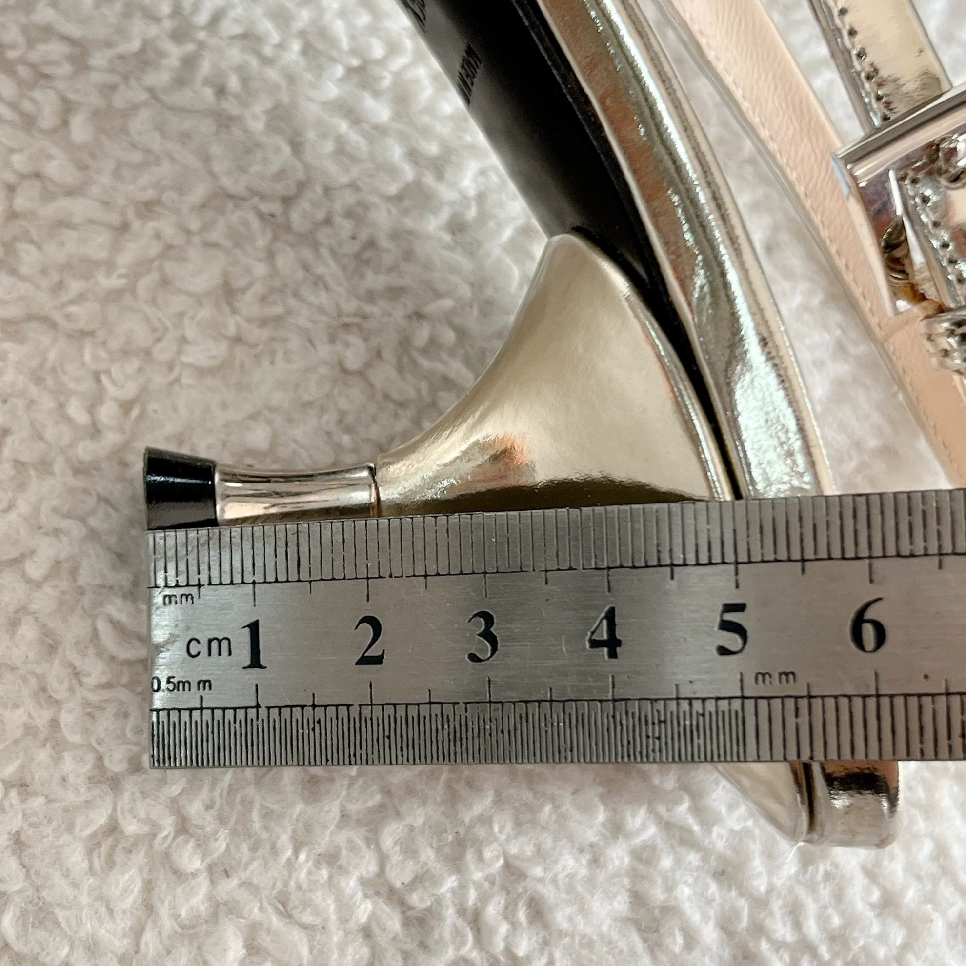 Prada Prada Gold Pointed Toe Heels 35.5 8381 Size US 5 / IT 35 - 9 Thumbnail