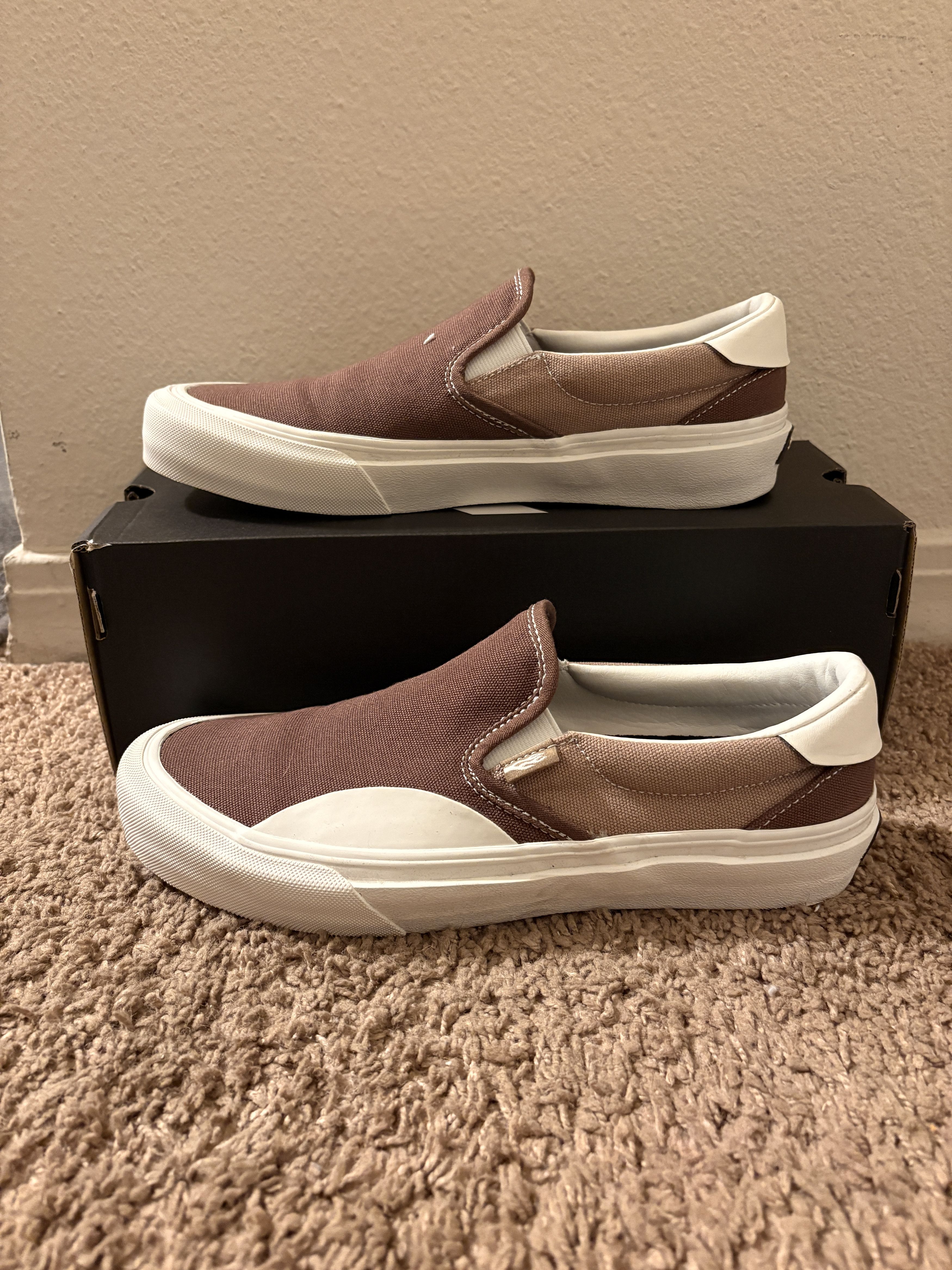 STRAYE Straye Vista - Slip On - Brown - Size 9 - No Box Size US 9 / EU 42 - 1 Thumbnail