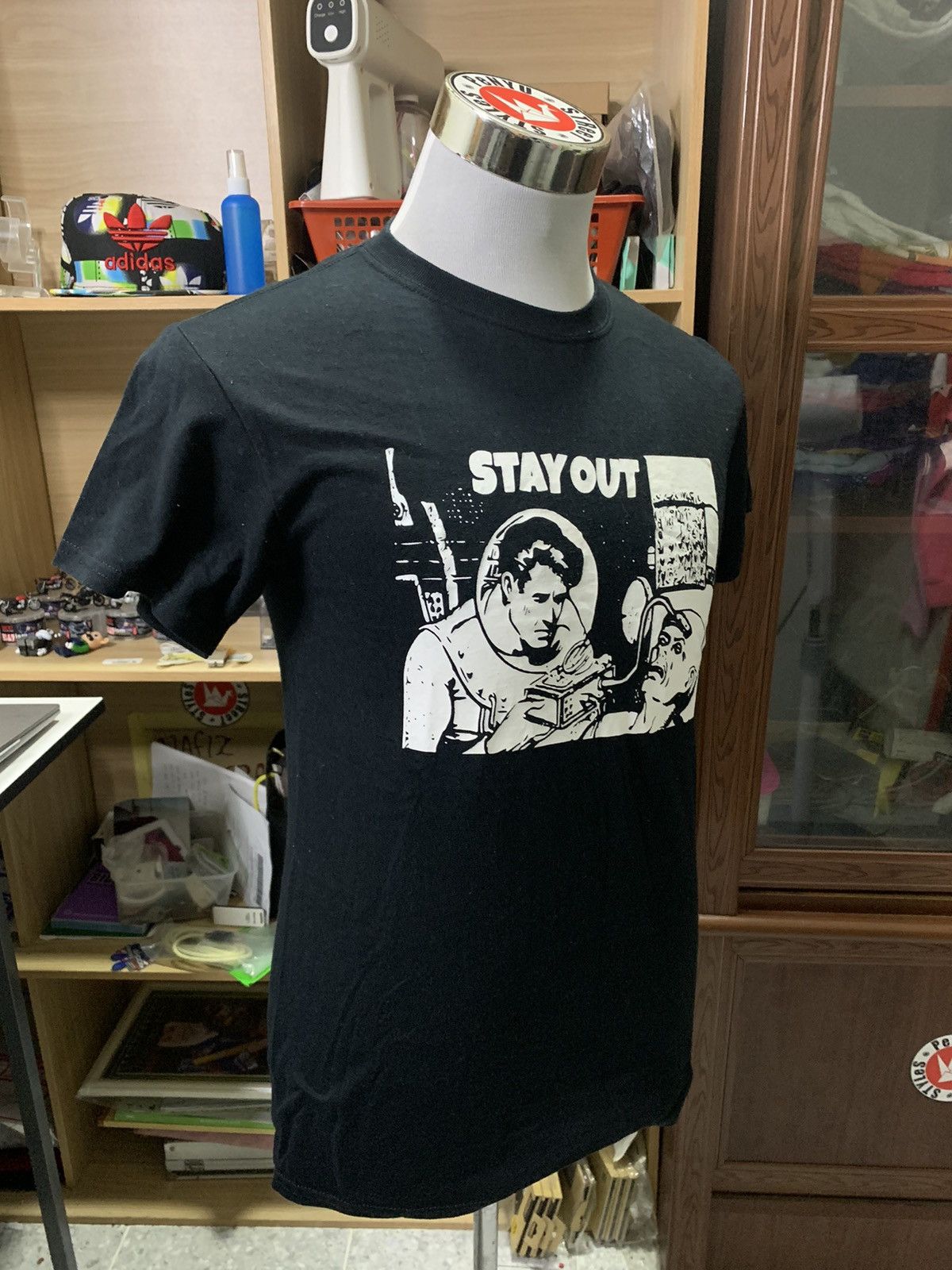 Gildan Y2K Humor stay out Tee Small Size Size US S / EU 44-46 / 1 - 4 Thumbnail