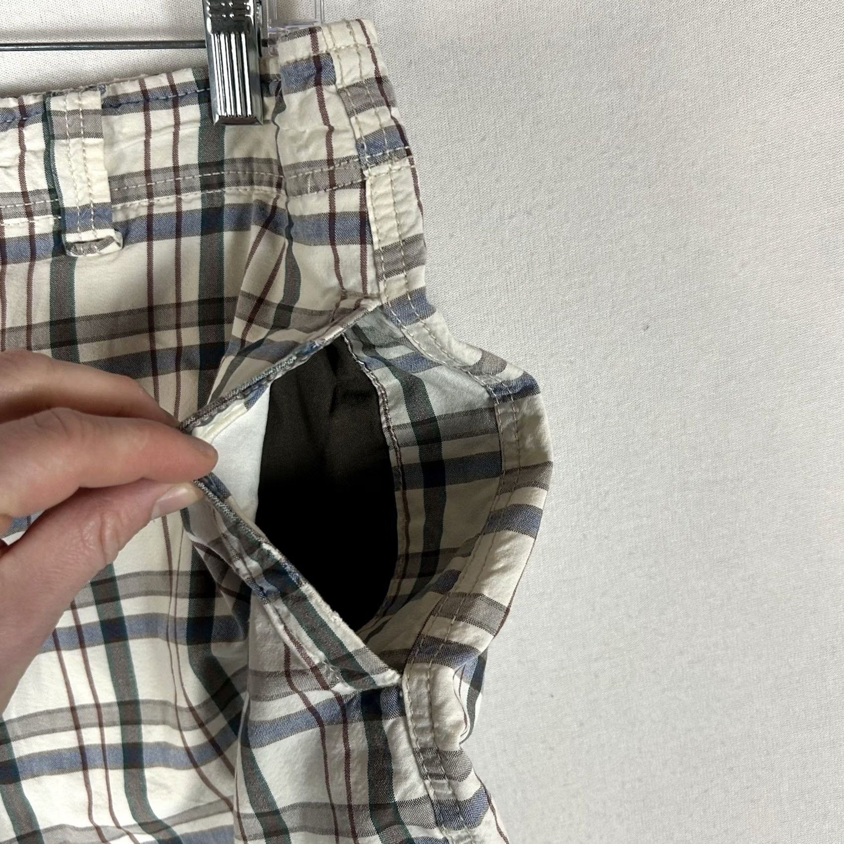 American Eagle Outfitters VINTAGE American Eagle Cargo Shorts Mens 33 Plaid Canvas 12 Inseam Casual Modern Classic Buckle Button Zipper Pockets Logo Rise High 33 in Waist Mens Size US 33 - 2 Thumbnail