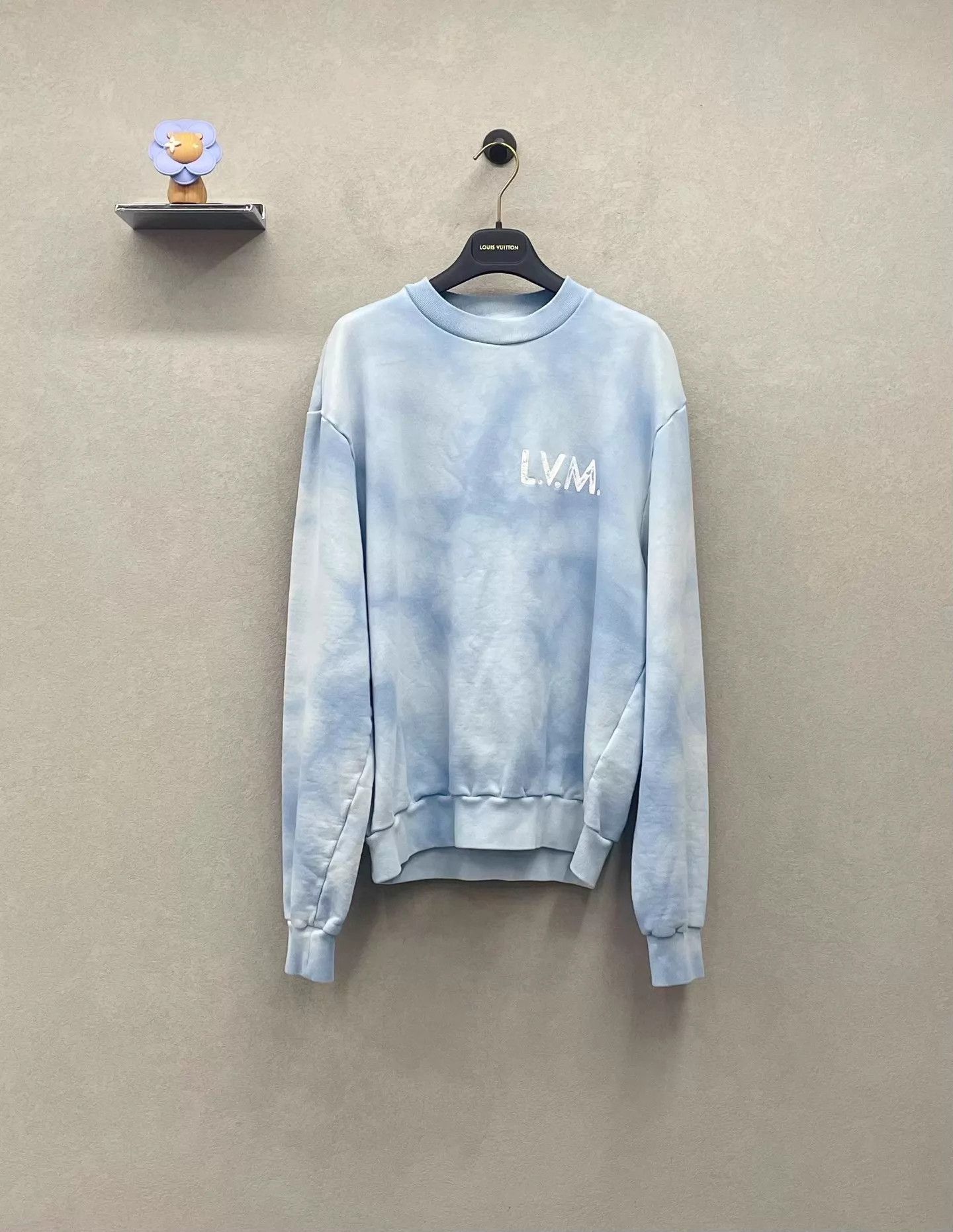 Louis Vuitton LV Crew Tie-Dye Ribbed Collar Light Blue Cloud Print M Size US M / EU 48-50 / 2 - 1 Thumbnail