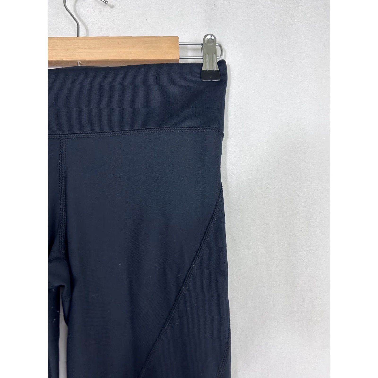Under Armour Under Armour Leggings Womens Small Fitted Heatgear Black Ankle 26x30 Activewear Shirt? Size 28" / US 6 / IT 42 - 5 Thumbnail
