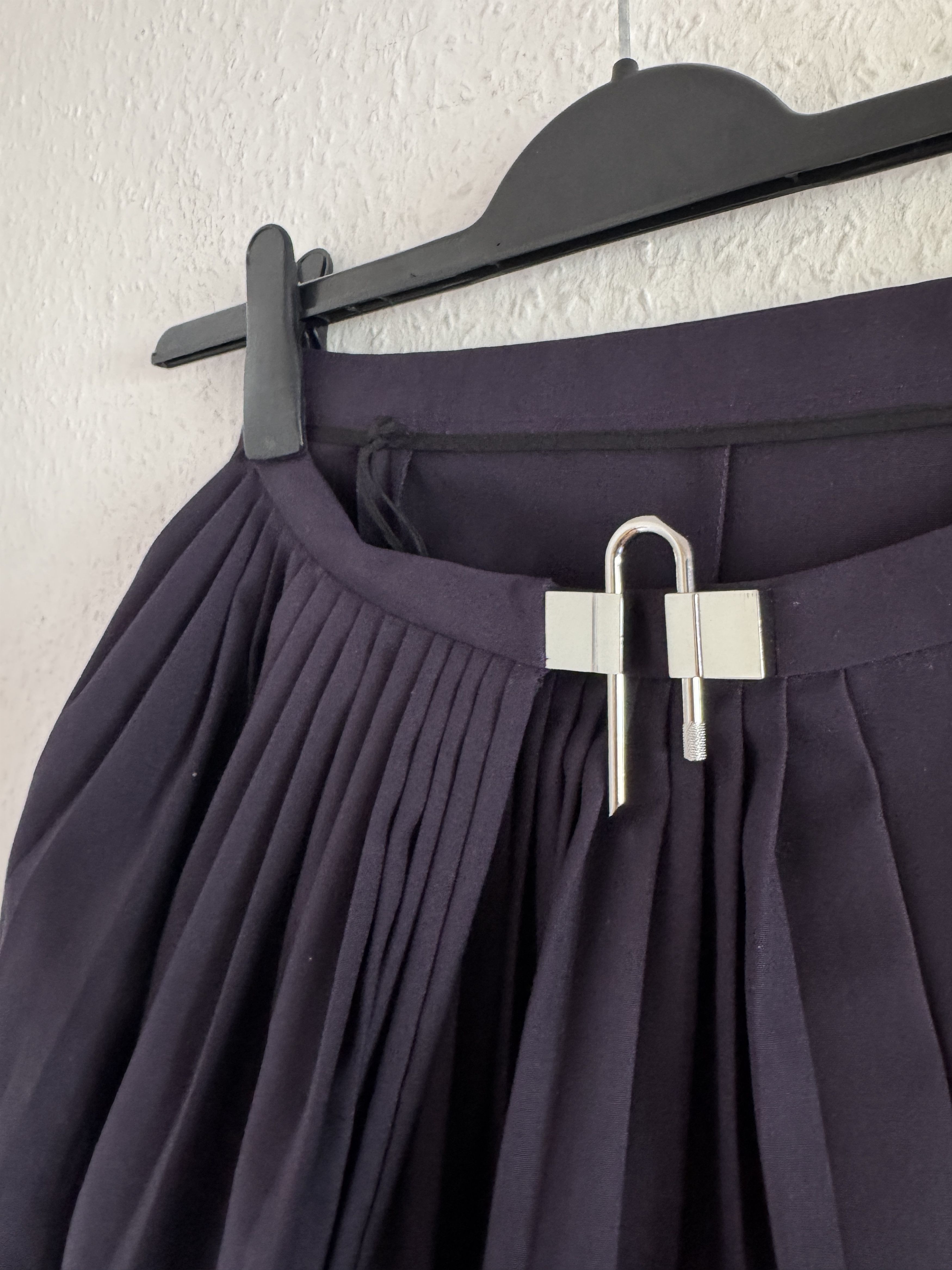 Givenchy Pleated Mini Skirt in Dark Purple (Sample) Size 26" / US 2 / IT 38 - 5 Thumbnail