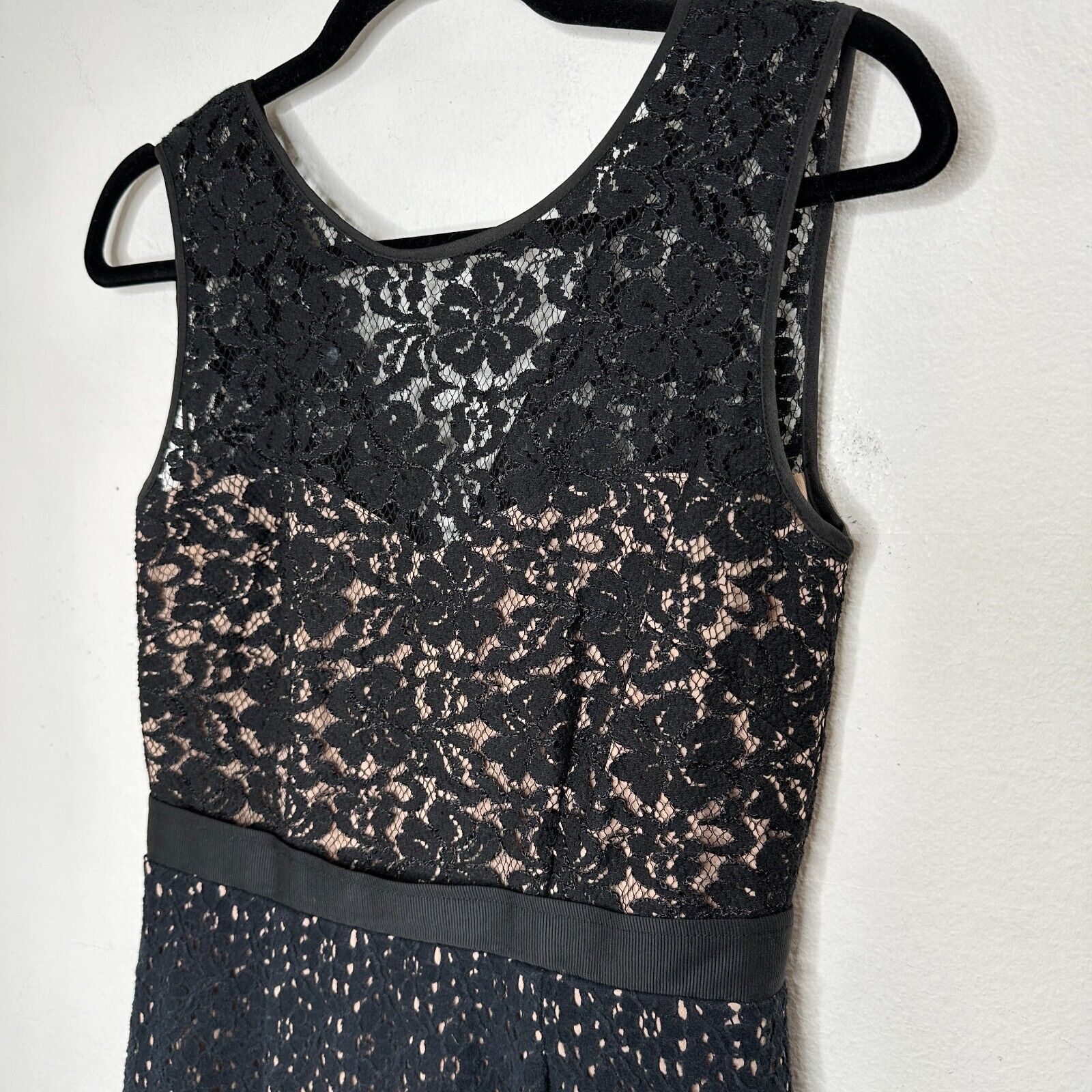 Bcbgmaxazria BCBGMAXAZRIA Black Lace Lined Dress Sleeveless Round-Neck 2 Size XS / US 0-2 / IT 36-38 - 1 Thumbnail