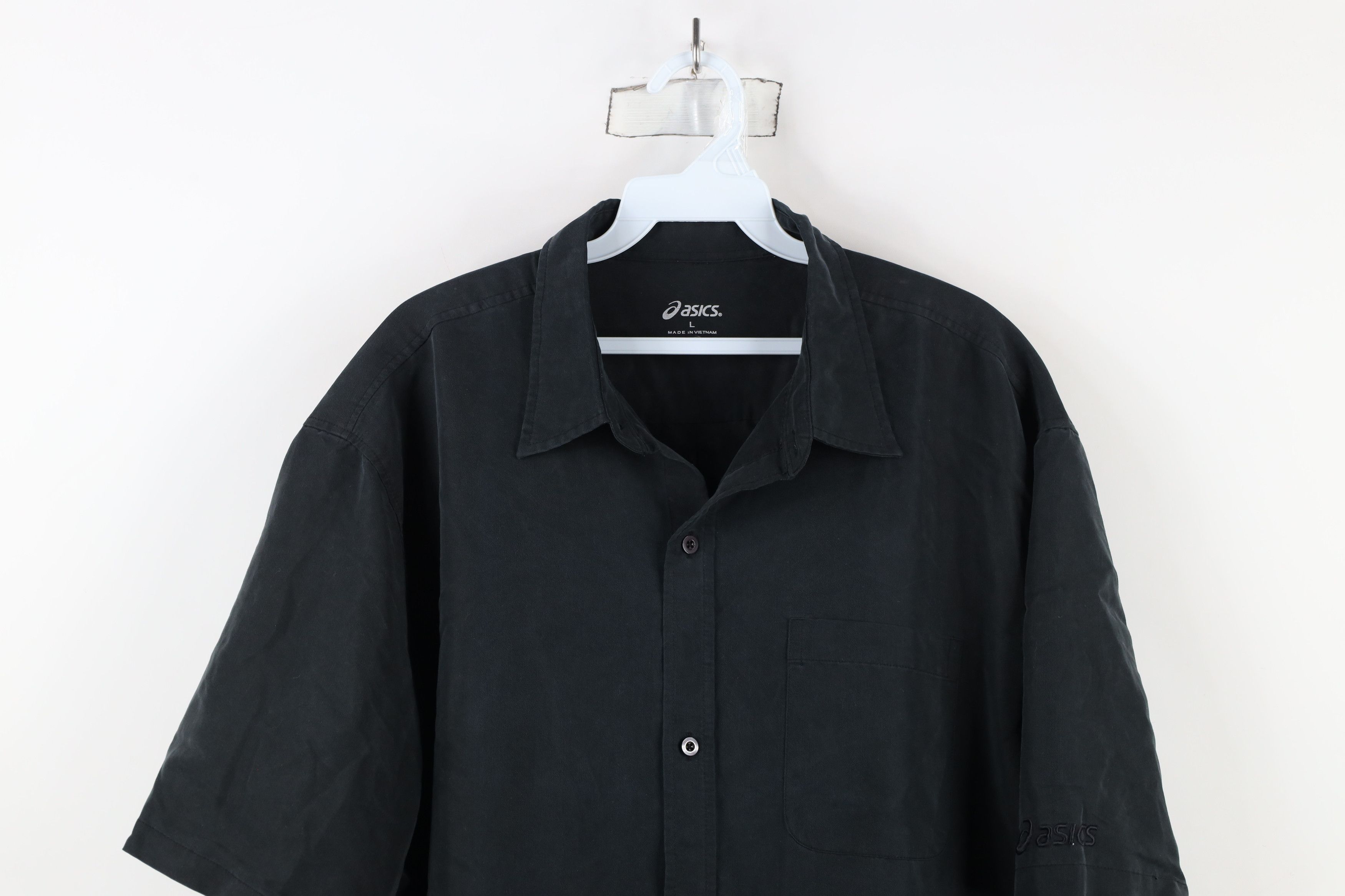 Asics × Vintage Vintage Asics Spell Short Sleeve Collared Button Shirt Black Size US L / EU 52-54 / 3 - 2 Thumbnail