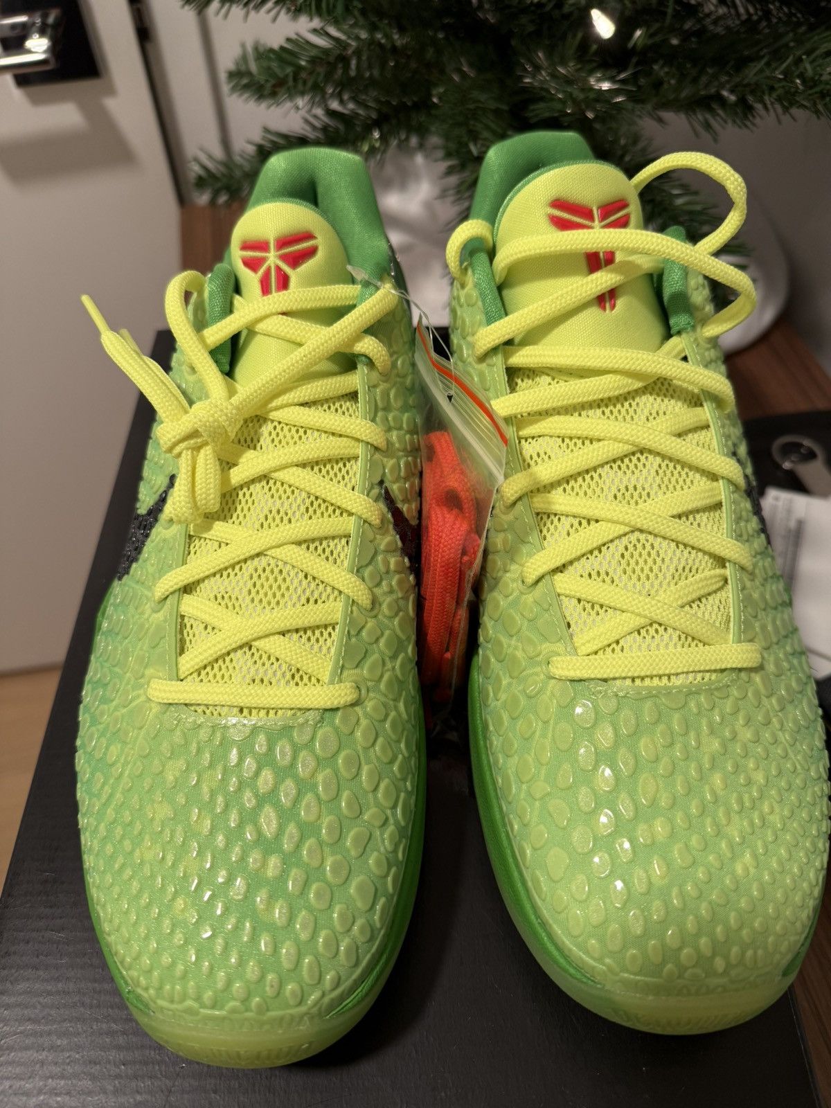 Nike Kobe IV Grinch Size US 10.5 / EU 43-44 - 2 Thumbnail