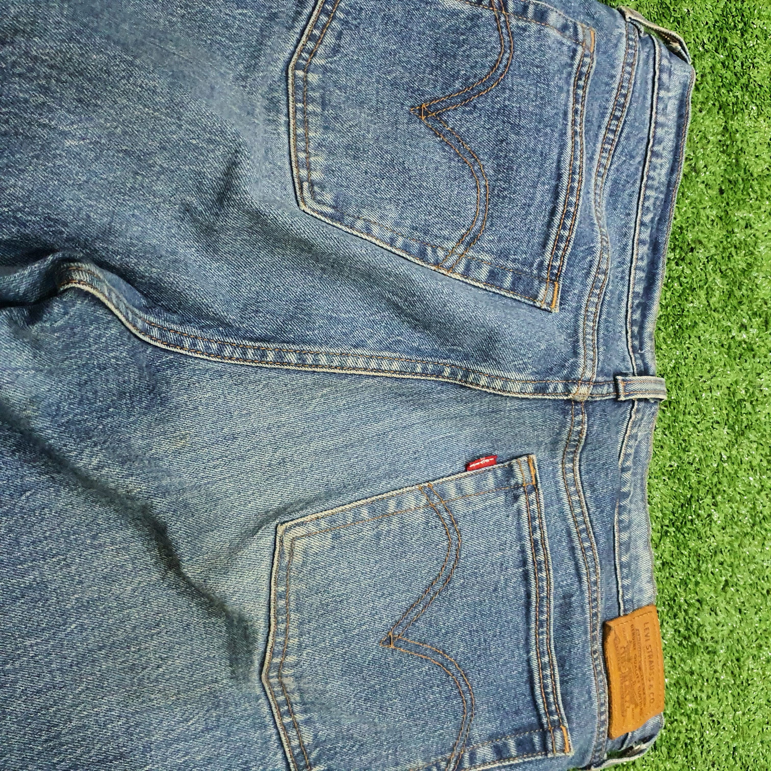 Jean Levi's 501 Original Fit jeans in a light blue wash Size 30" / US 8 / IT 44 - 12 Thumbnail