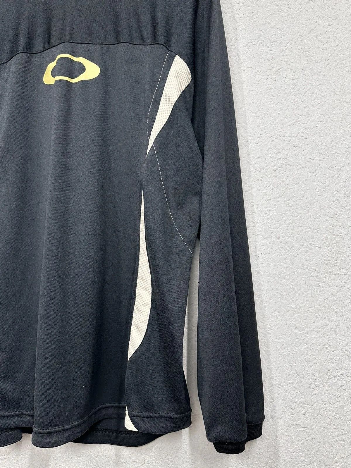 Vintage Vintage Oakley Long Sleeve Made Usa Streetwear Y2K T-shir Size US M / EU 48-50 / 2 - 2 Thumbnail