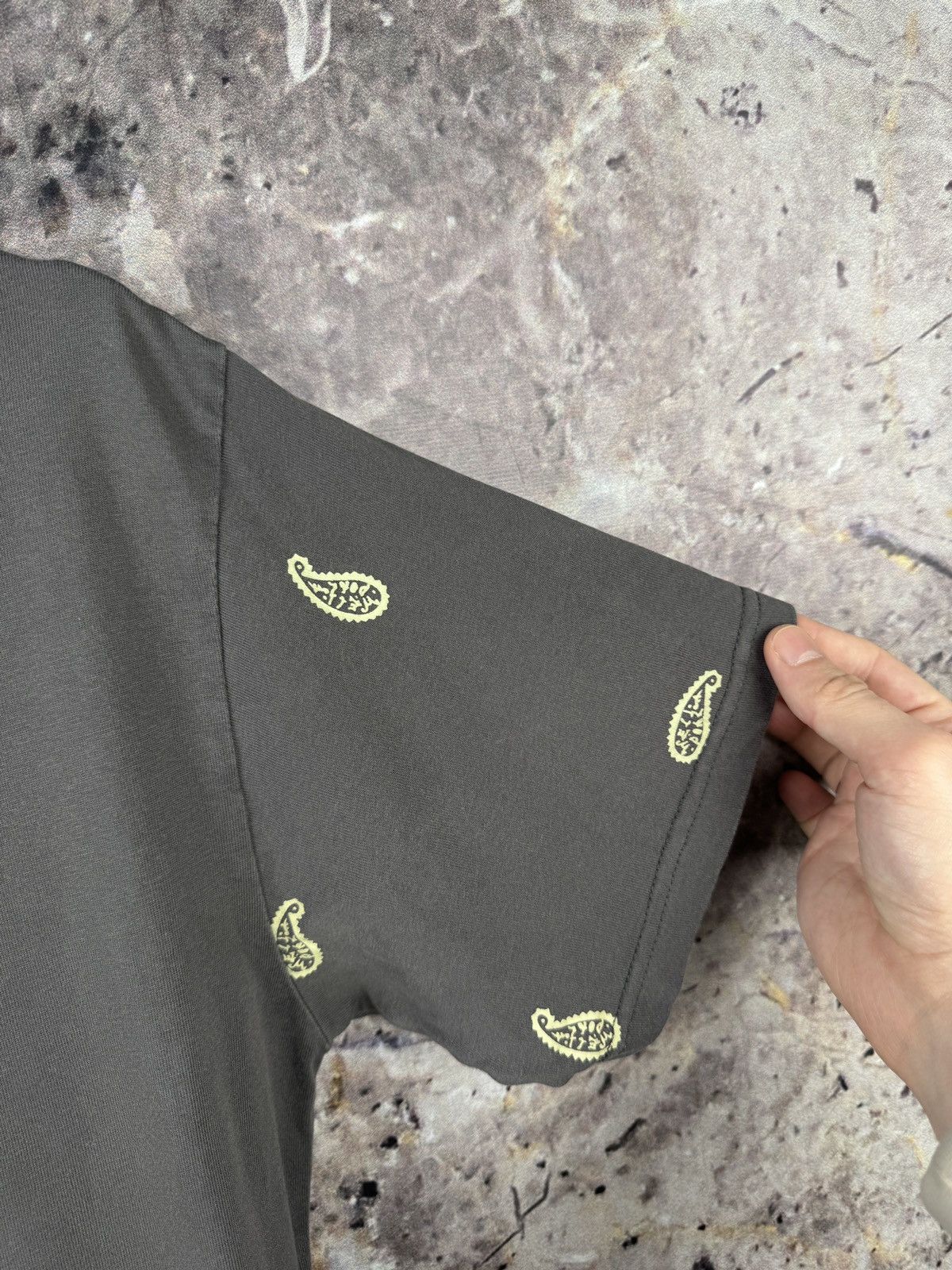WE11DONE We11done Bandana Print T-Shirt Khaki Streetwear Graphic Tee Size US L / EU 52-54 / 3 - 17 Thumbnail