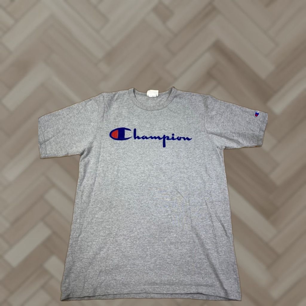 Champion VINTAGE Champion T Shirt Mens M Gray Velvet Logo Short Sleeve Casual 10542 Size US M / EU 48-50 / 2 - 1 Thumbnail
