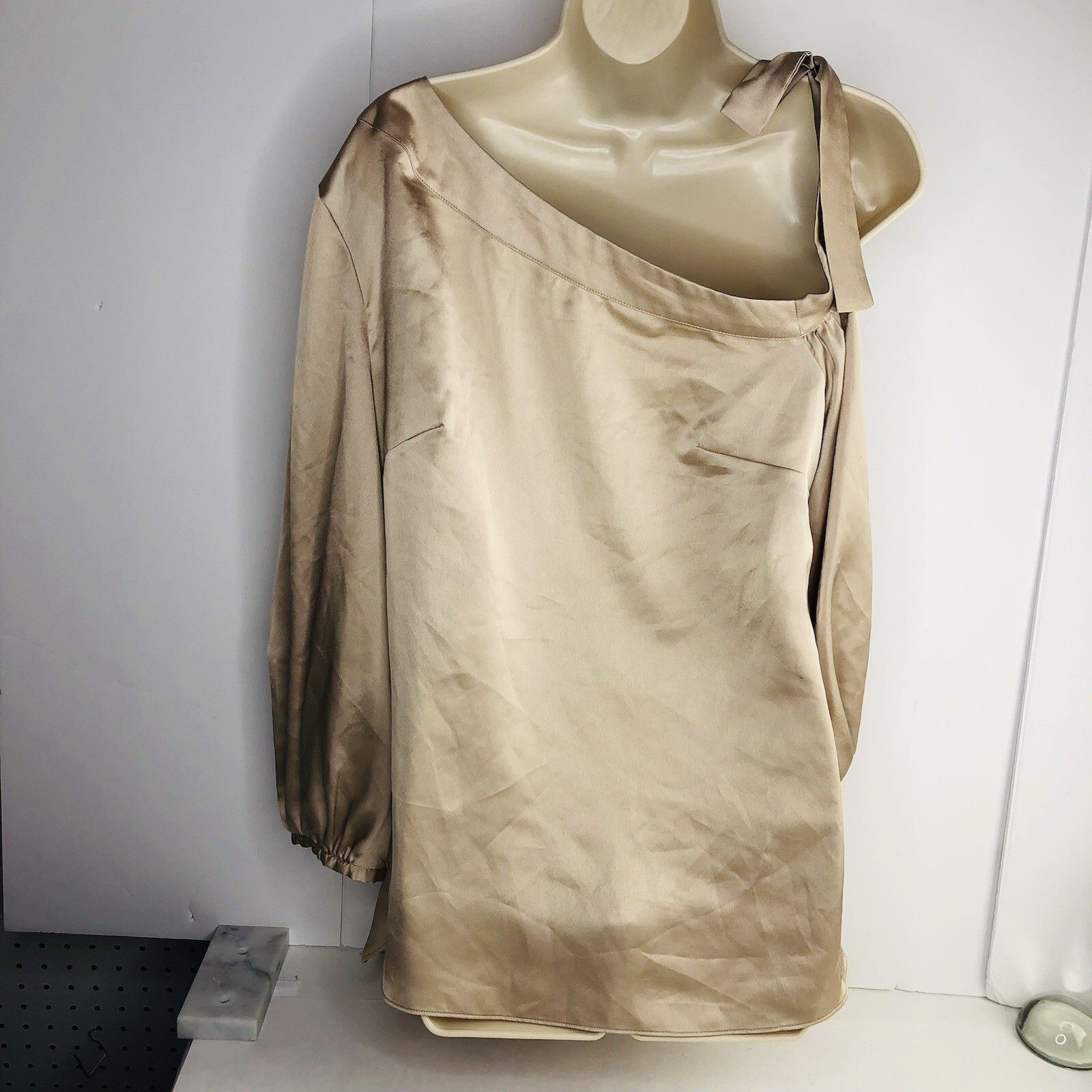 Banana Republic Banana Republic One Side Off The Shoulder Top Blouse S Size S / US 4 / IT 40 - 7 Thumbnail