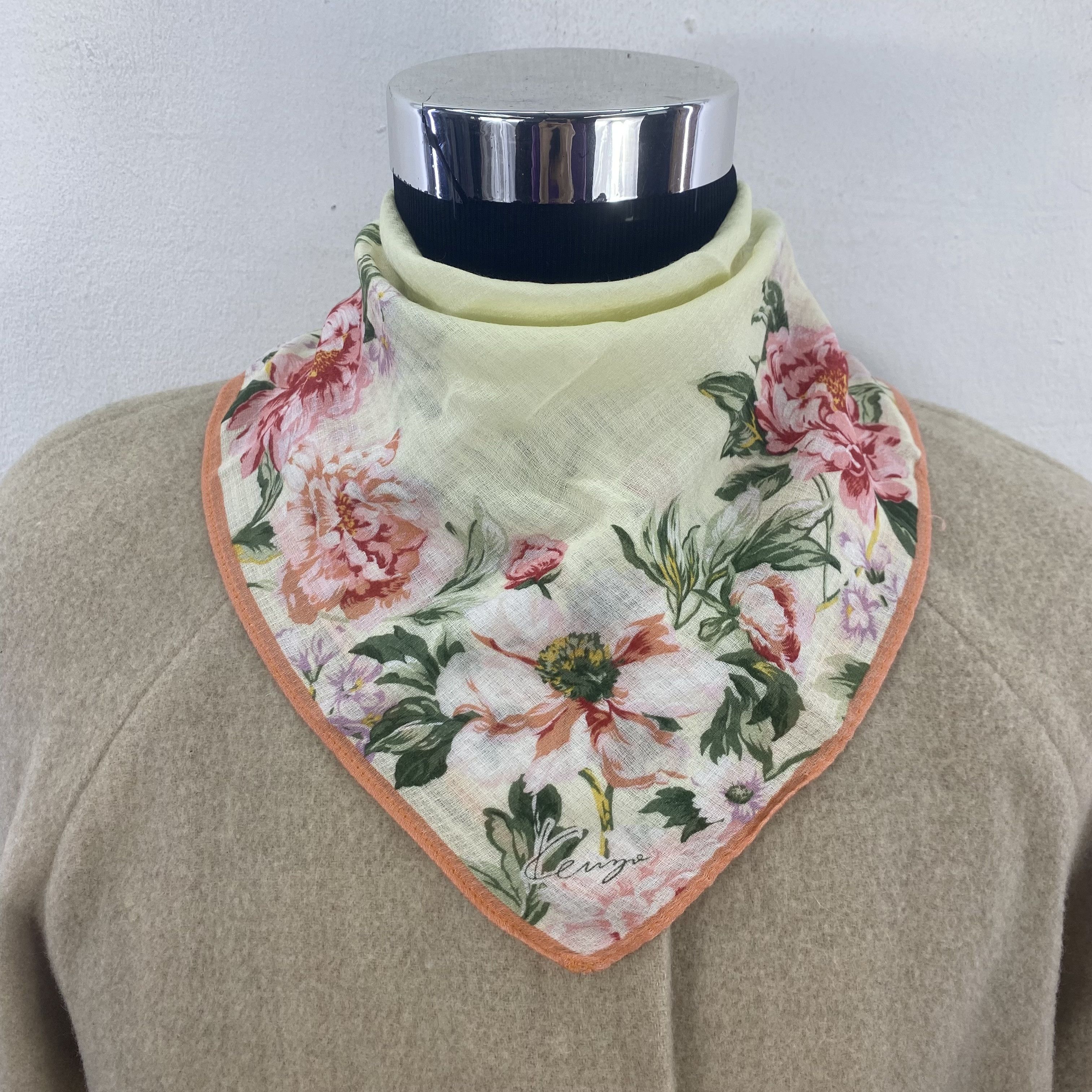 Kenzo × Vintage Vintage Kenzo Handkerchief Neckerchief Bandana H073P Size ONE SIZE - 1 Thumbnail