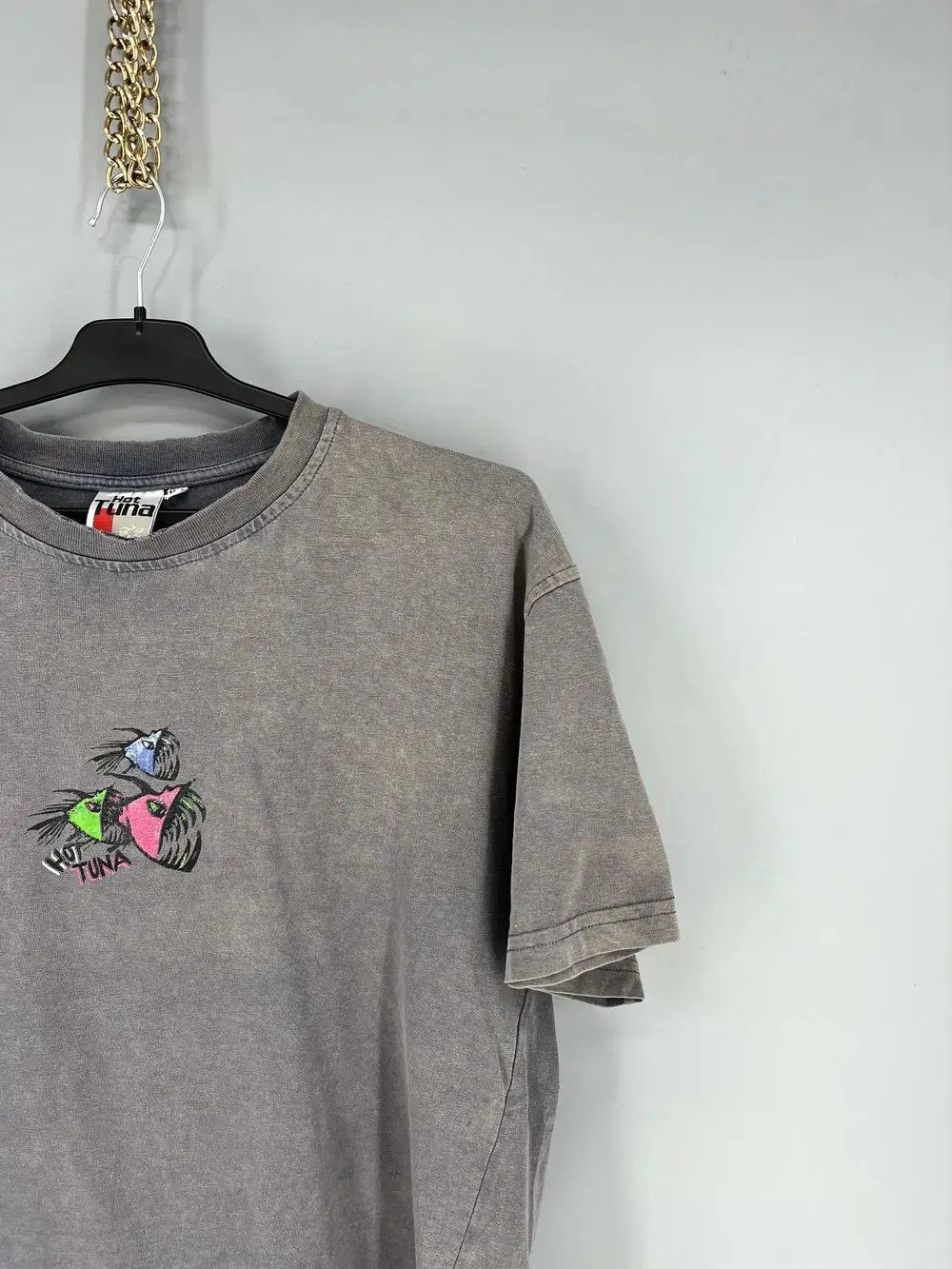 Band Tees Vintage 90s Hot Tuna USA Surfboarding Grey Faded TShirt Size US S / EU 44-46 / 1 - 5 Thumbnail