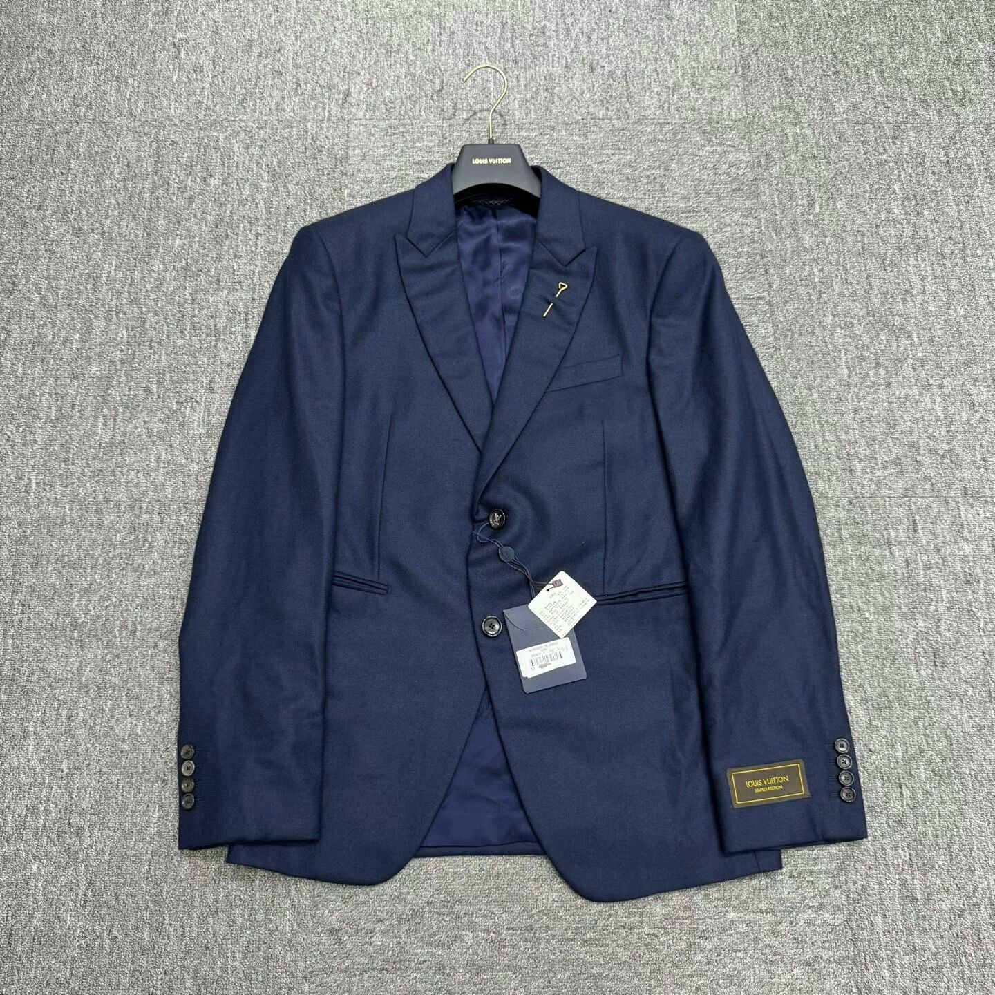 Louis Vuitton louis vuitton cashmere blazer with pin Size US L / EU 52-54 / 3 - 1 Thumbnail