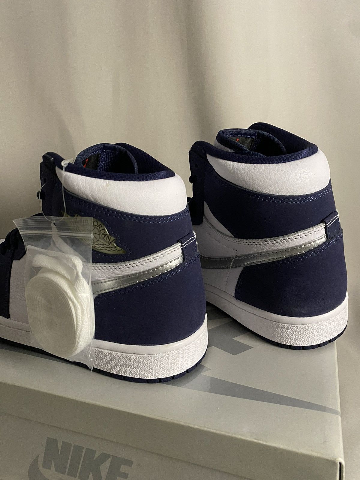 Jordan Brand × Nike Air Jordan 1 Retro High CO.JP Midnight Navy 2020 Size US 9.5 / EU 42-43 - 4 Thumbnail