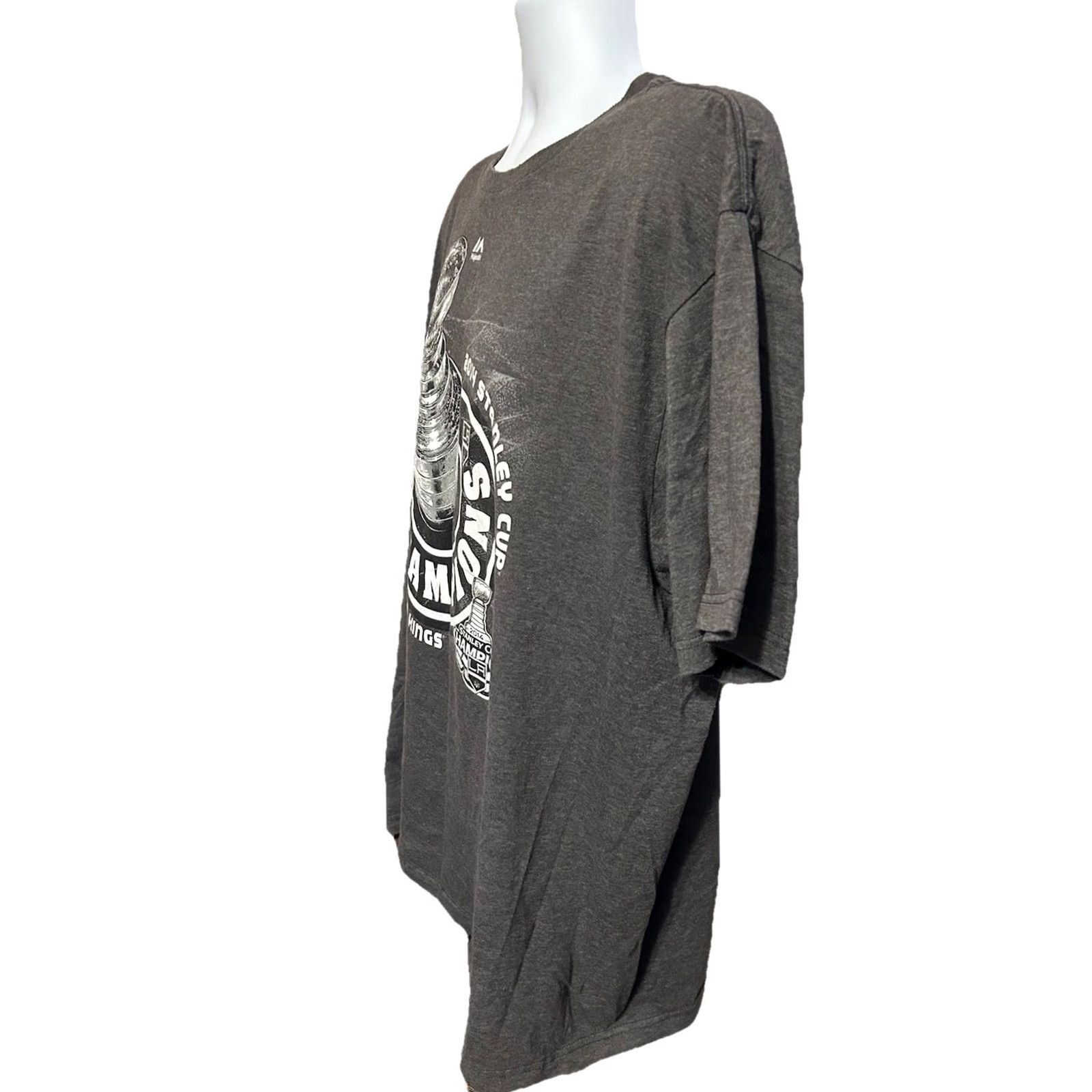 NHL VINTAGE LA Kings NHL 2014 Champs Shirt Men 2XL Dark Gray Short Sleeve Majestic Hockey Size US XXL / EU 58 / 5 - 3 Thumbnail