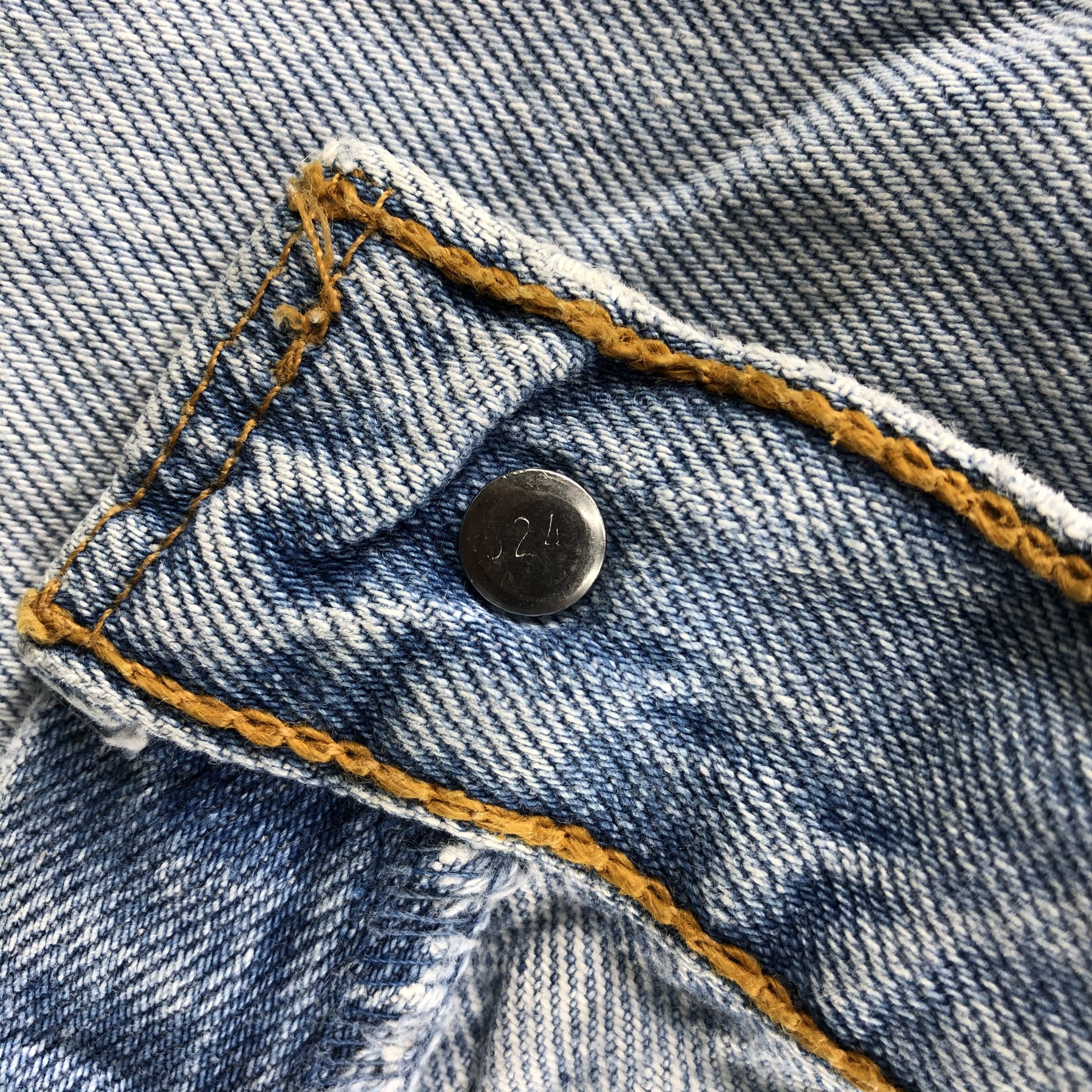Levi's Vintage Levis 501 Jeans Medium Wash Denim KJ904 Size 26" / US 2 / IT 38 - 9 Thumbnail
