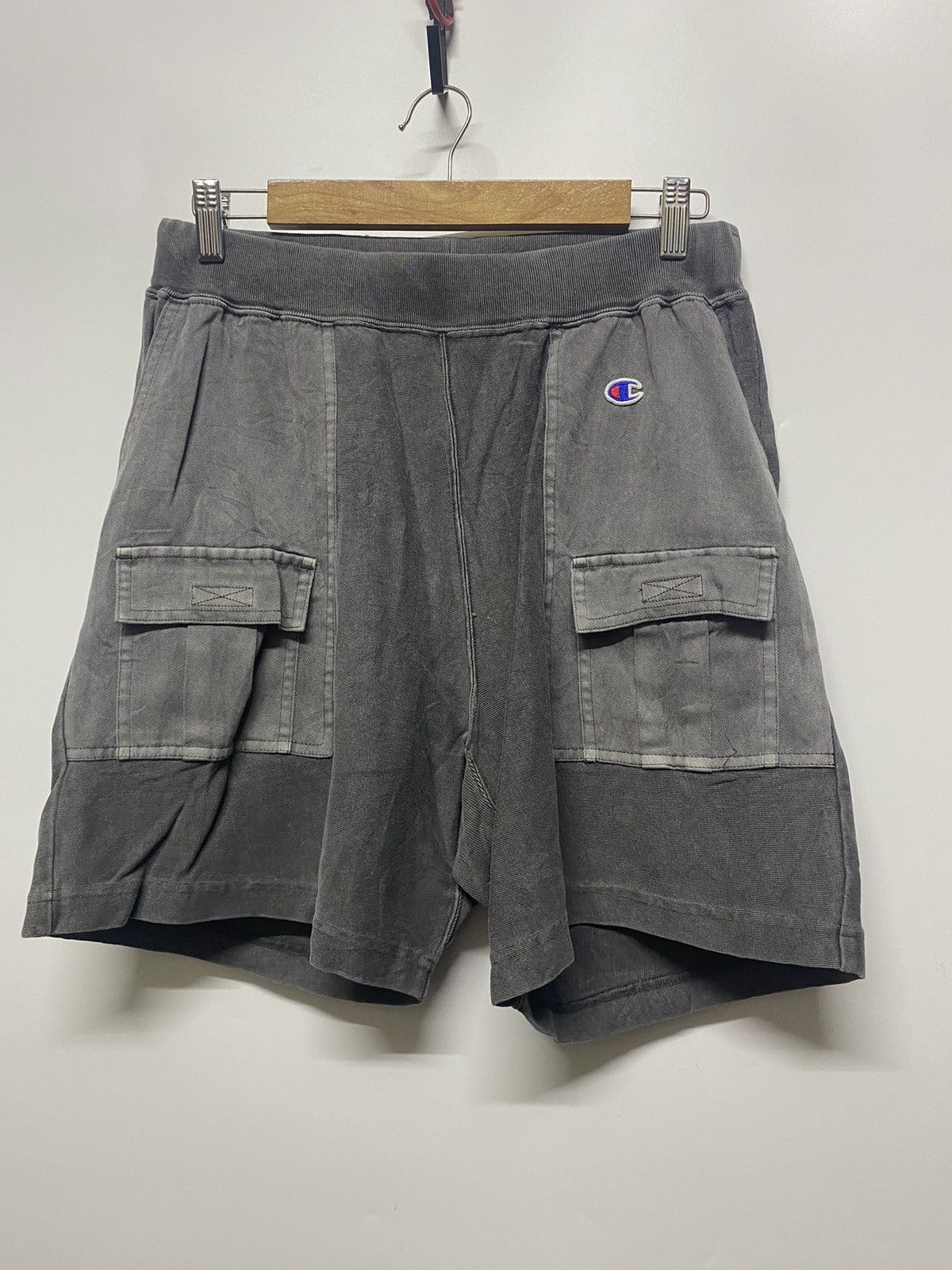 Champion × Vintage Vintage Champion Reverse Weave Shorts Pocket Mens M Size US 30 / EU 46 - 1 Thumbnail