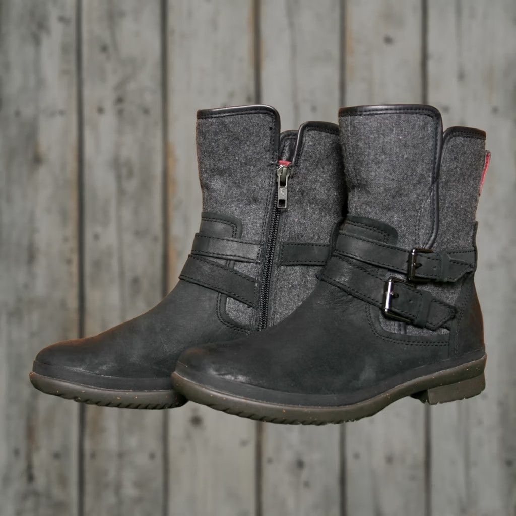 Ugg UGG Simmen's Black Oiled Leather & Gray Wool Blend Ankle Boots Women's Sz. 6 Bootie Size US 5 / IT 35 - 1 Thumbnail