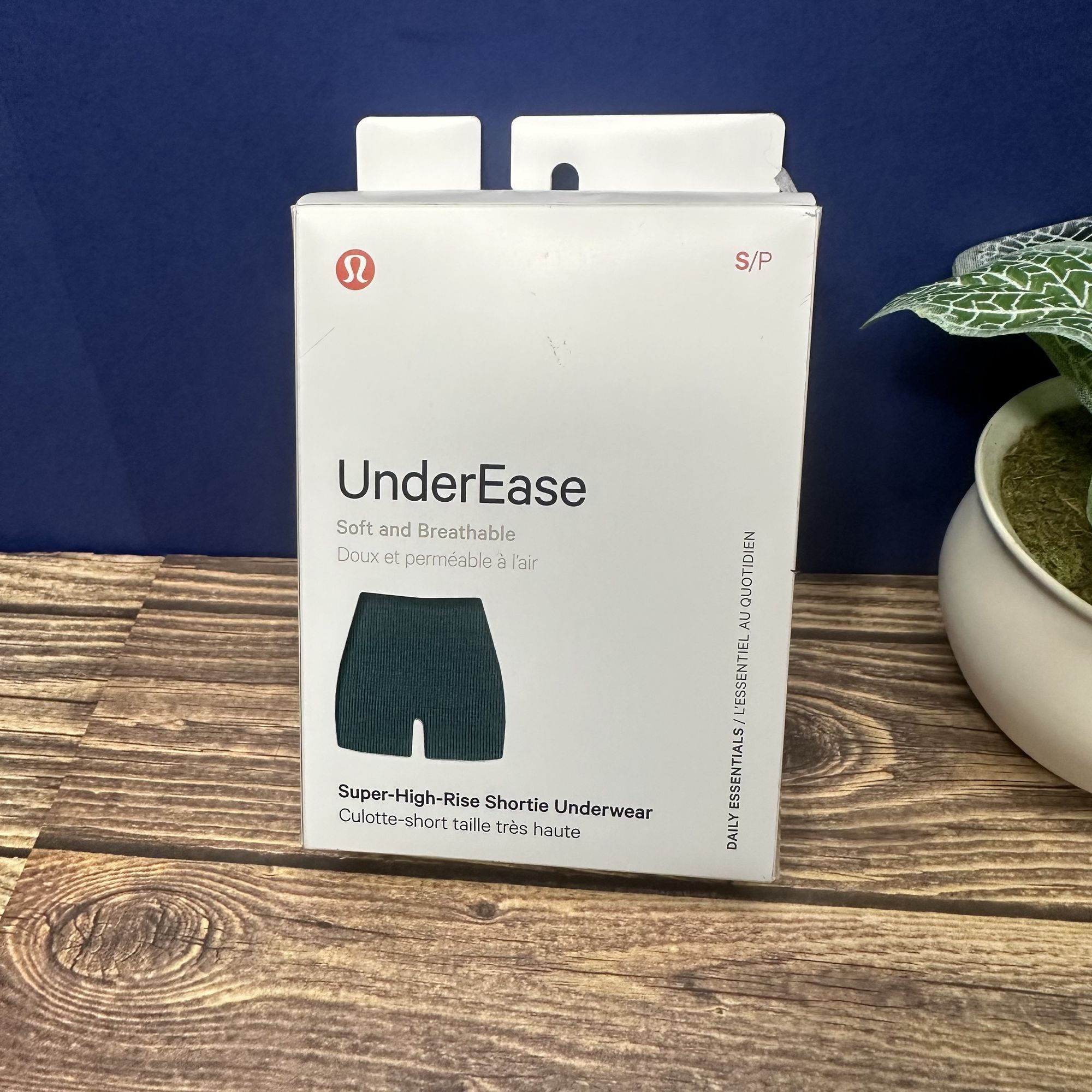 Lululemon Lululemon UnderEase Super High Rise Shortie NWT Size Small Size ONE SIZE - 2 Thumbnail