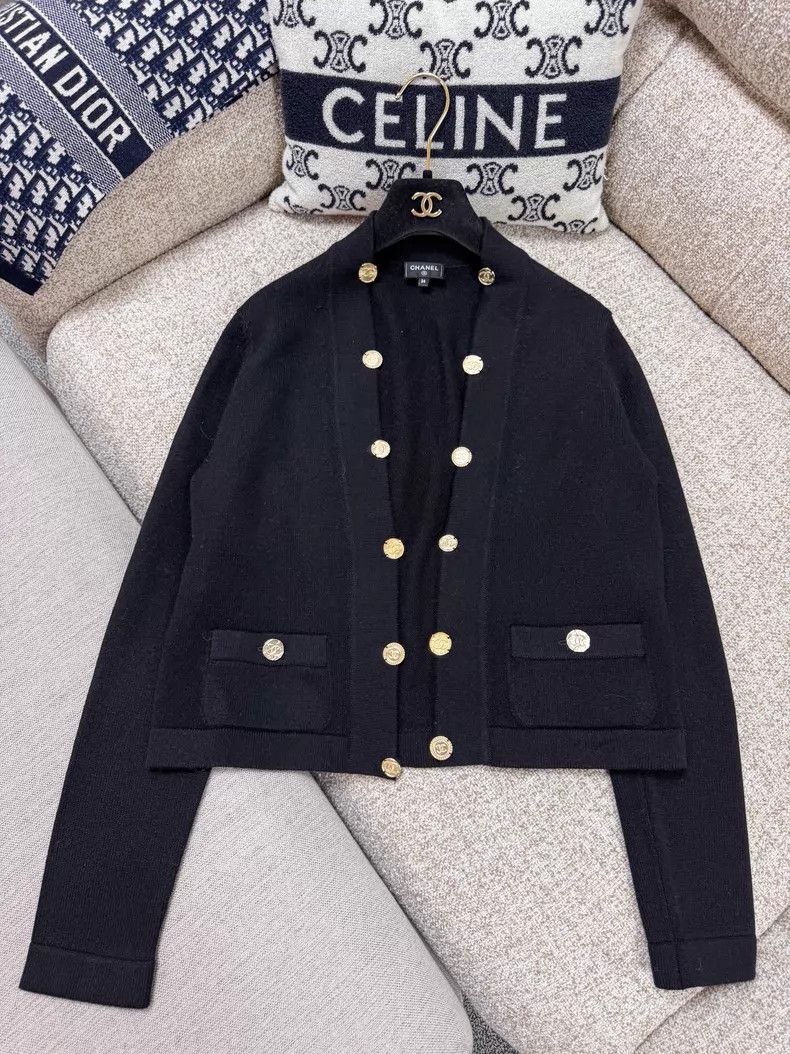 Chanel Chanel Gold coin buckle double-breasted cashmere cardigan Size XXS / US 00 / IT 34 - 1 Thumbnail