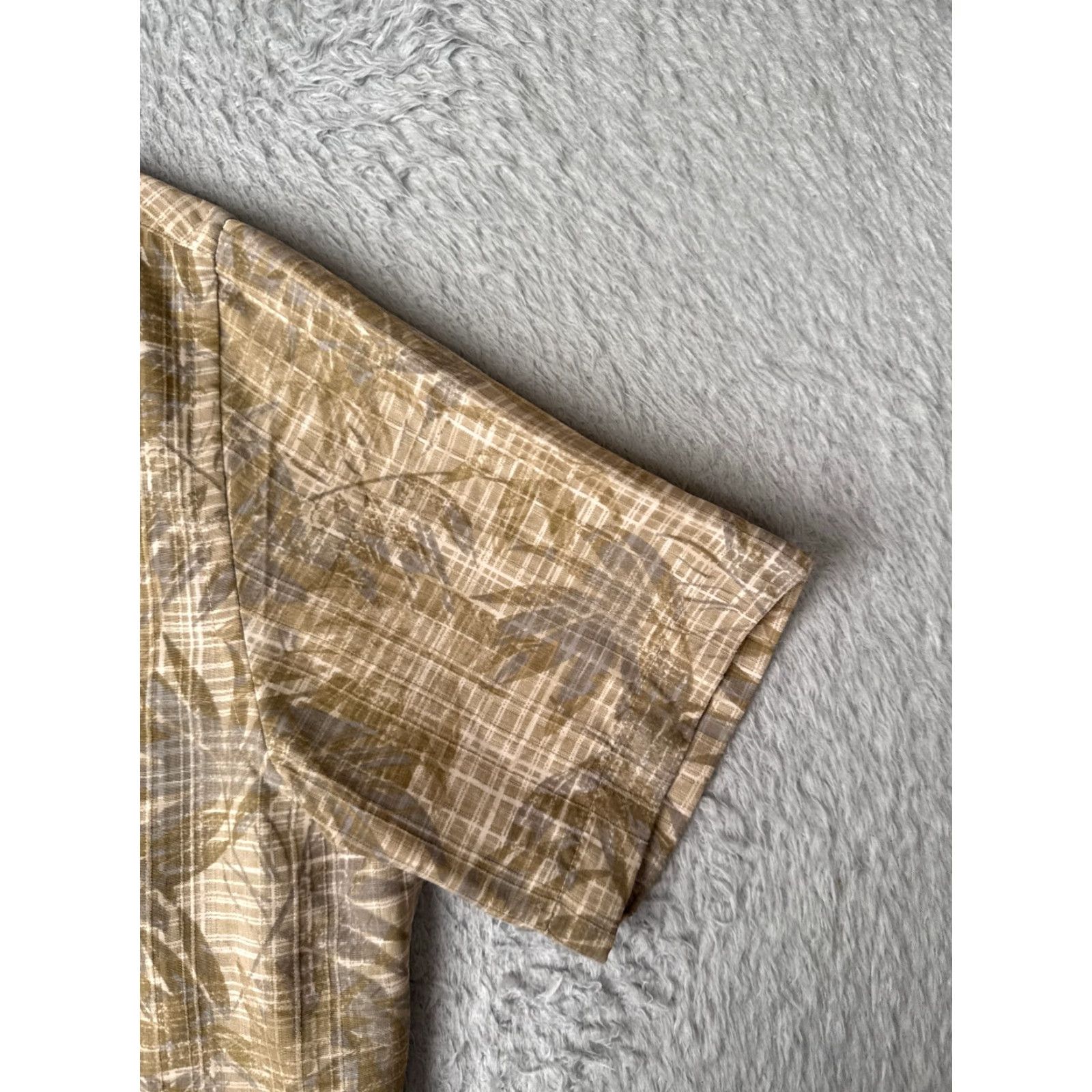 Van Heusen VINTAGE Van Heusen Shirt Men Large Brown Beige Floral Leaf Hawaiian Rayon Blend 16-16.5 Size US L / EU 52-54 / 3 - 2 Thumbnail