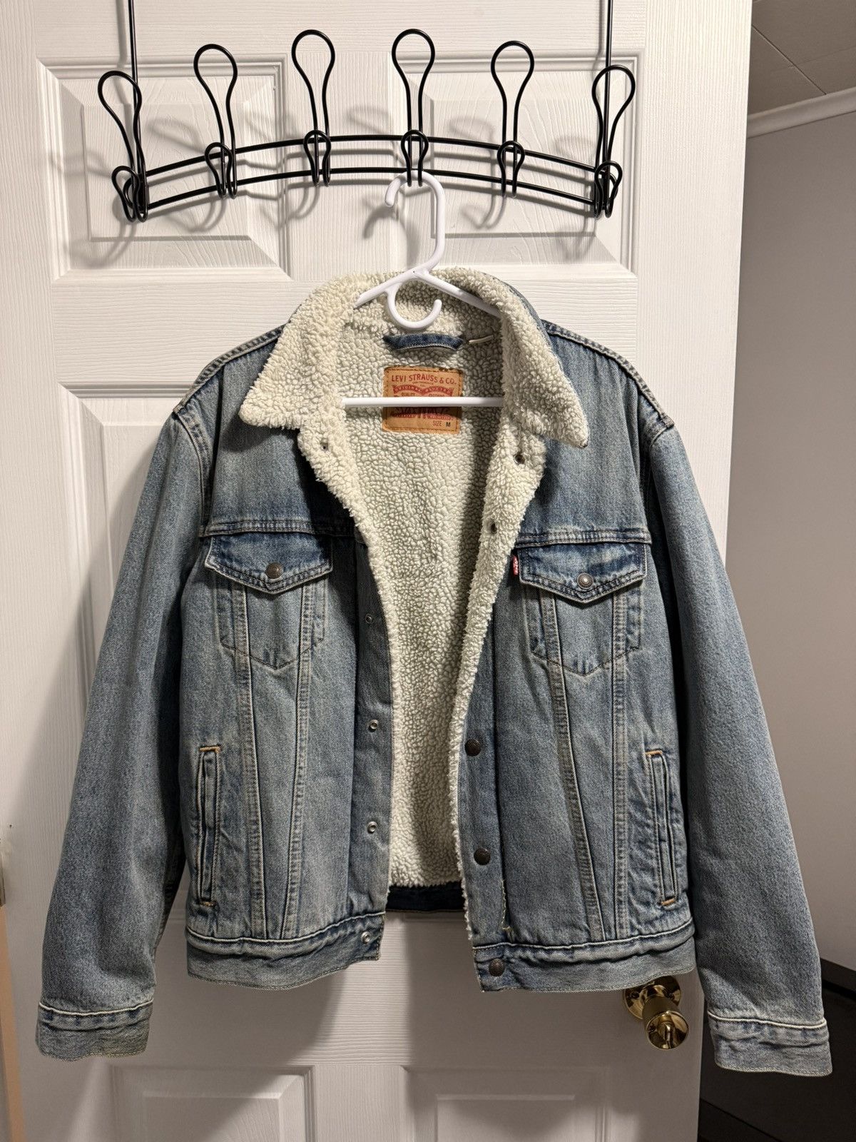 Levi's Levis denim trucker jacket size medium gently used! Size US M / EU 48-50 / 2 - 1 Thumbnail