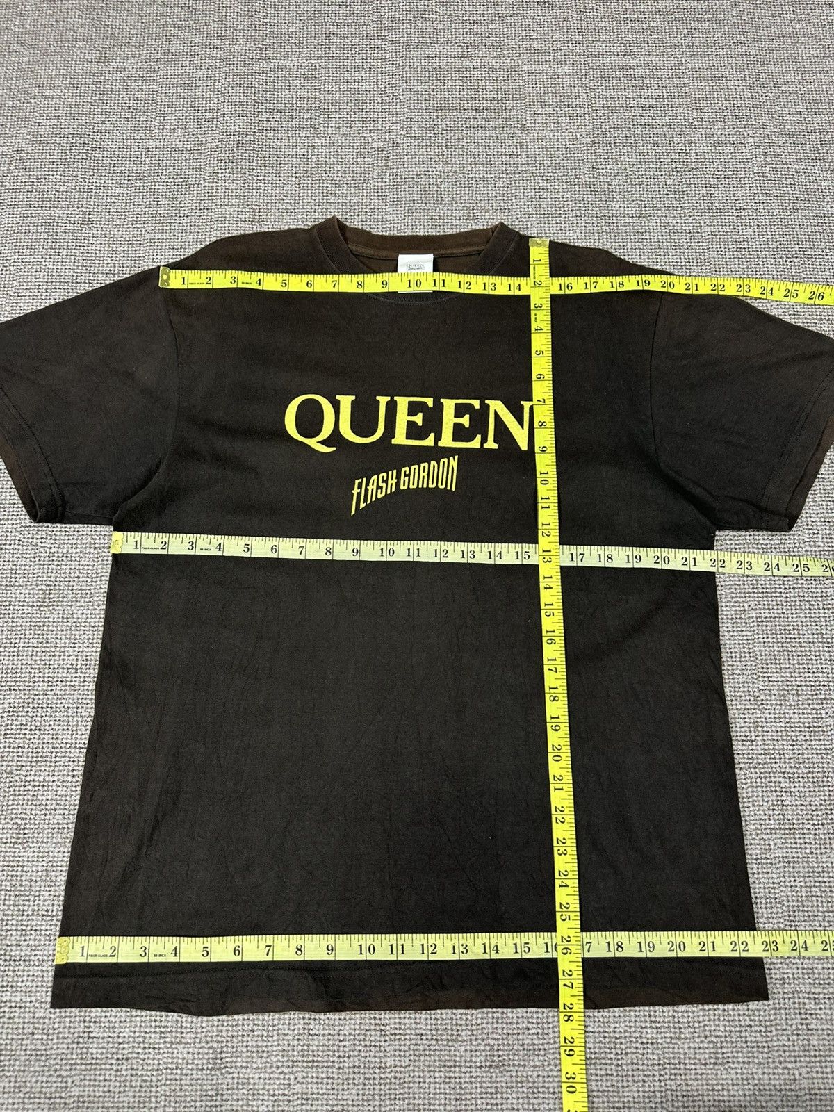 Band Tees Queen Flash Gordon Merch Tshirt A1008 Size US L / EU 52-54 / 3 - 5 Thumbnail