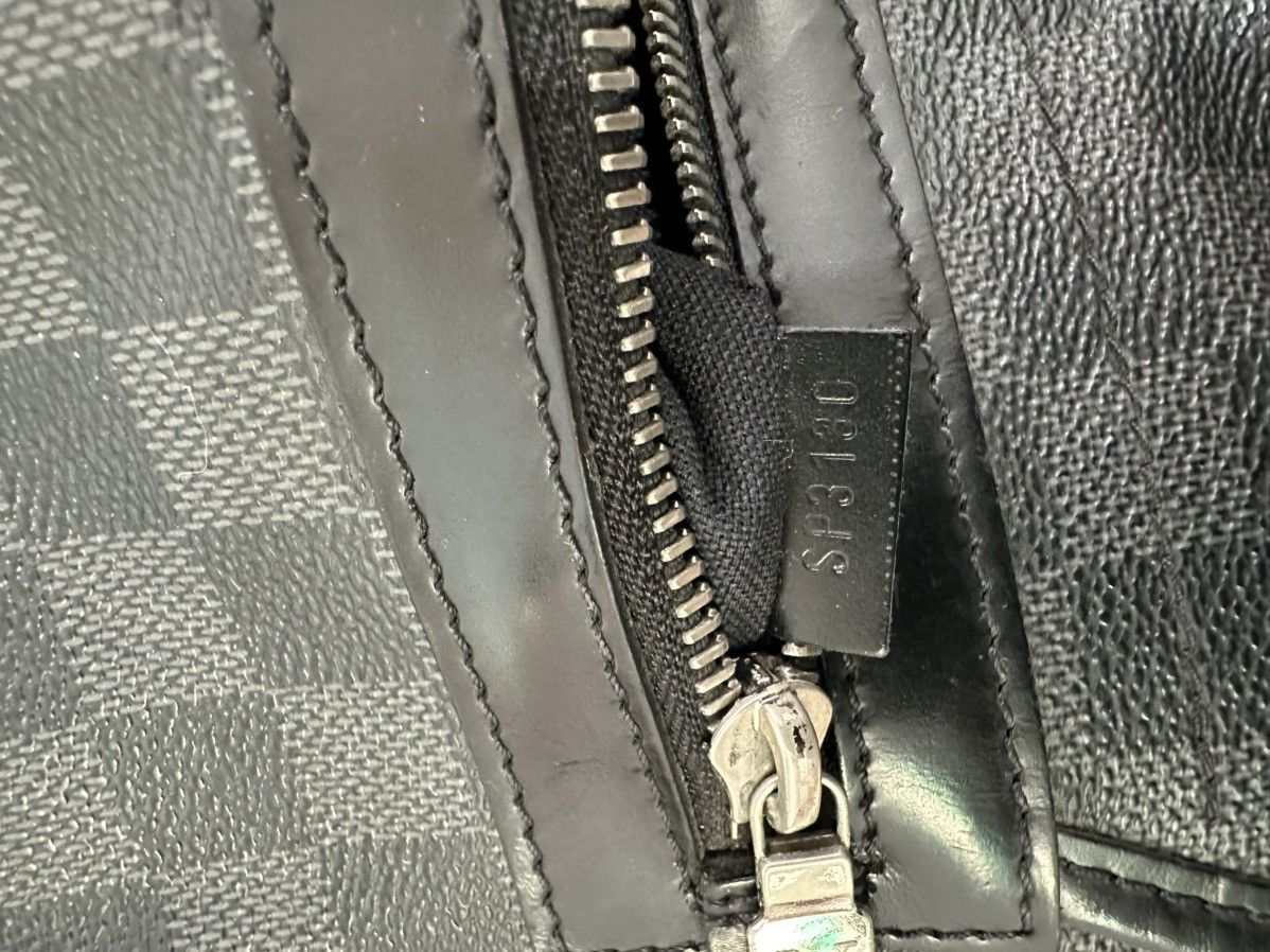 Louis Vuitton Louis Vuitton Damier Graphite Canvas Daniel MM Messenger Bag Size ONE SIZE - 8 Thumbnail